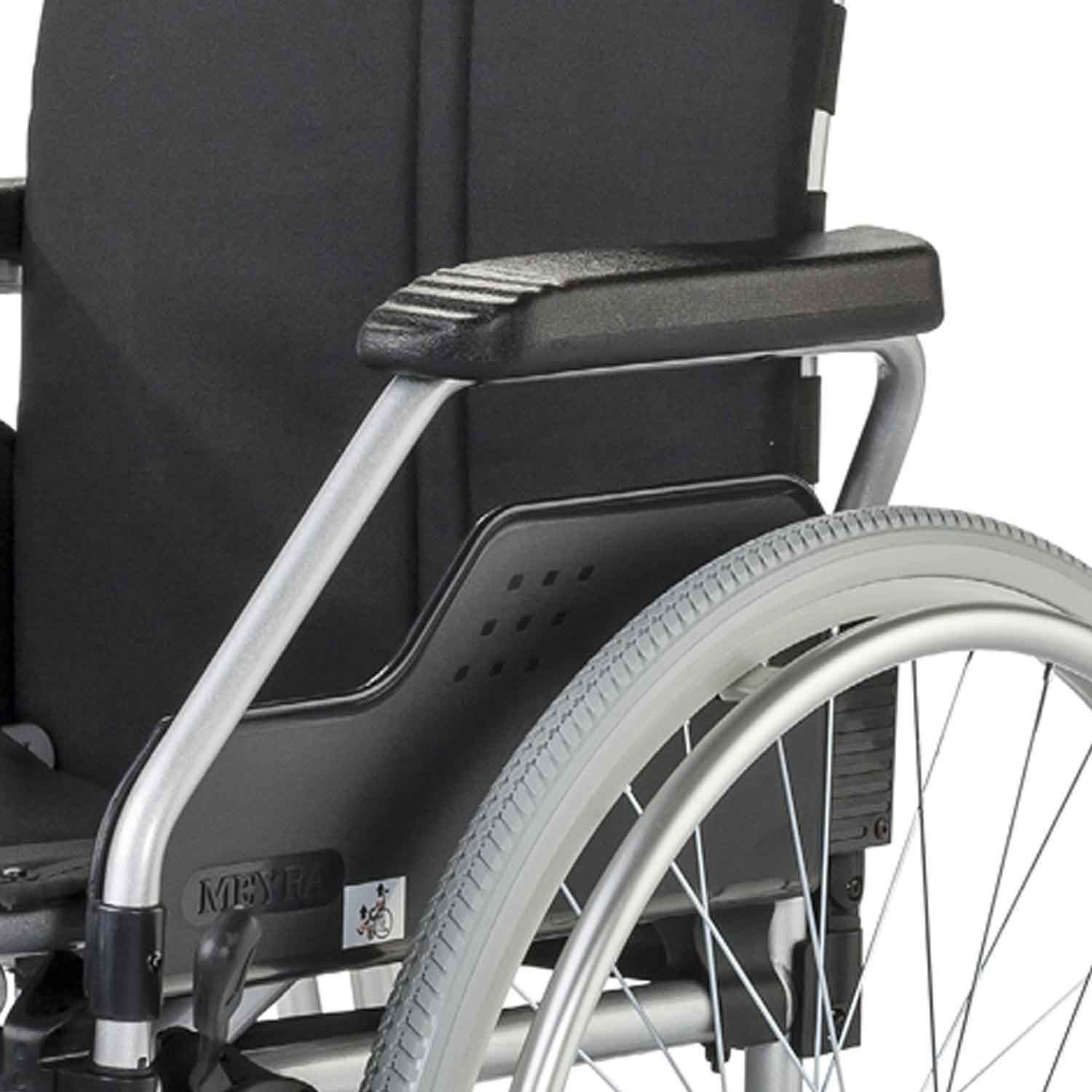 Meyra Rollstuhl Meyra Format 3.940 Leichtgewichtrollstuhl SB 40 cm Trommelbremse, faltbar, Trommelbremse für Begleitperson, Beinstützen abschwenkbar