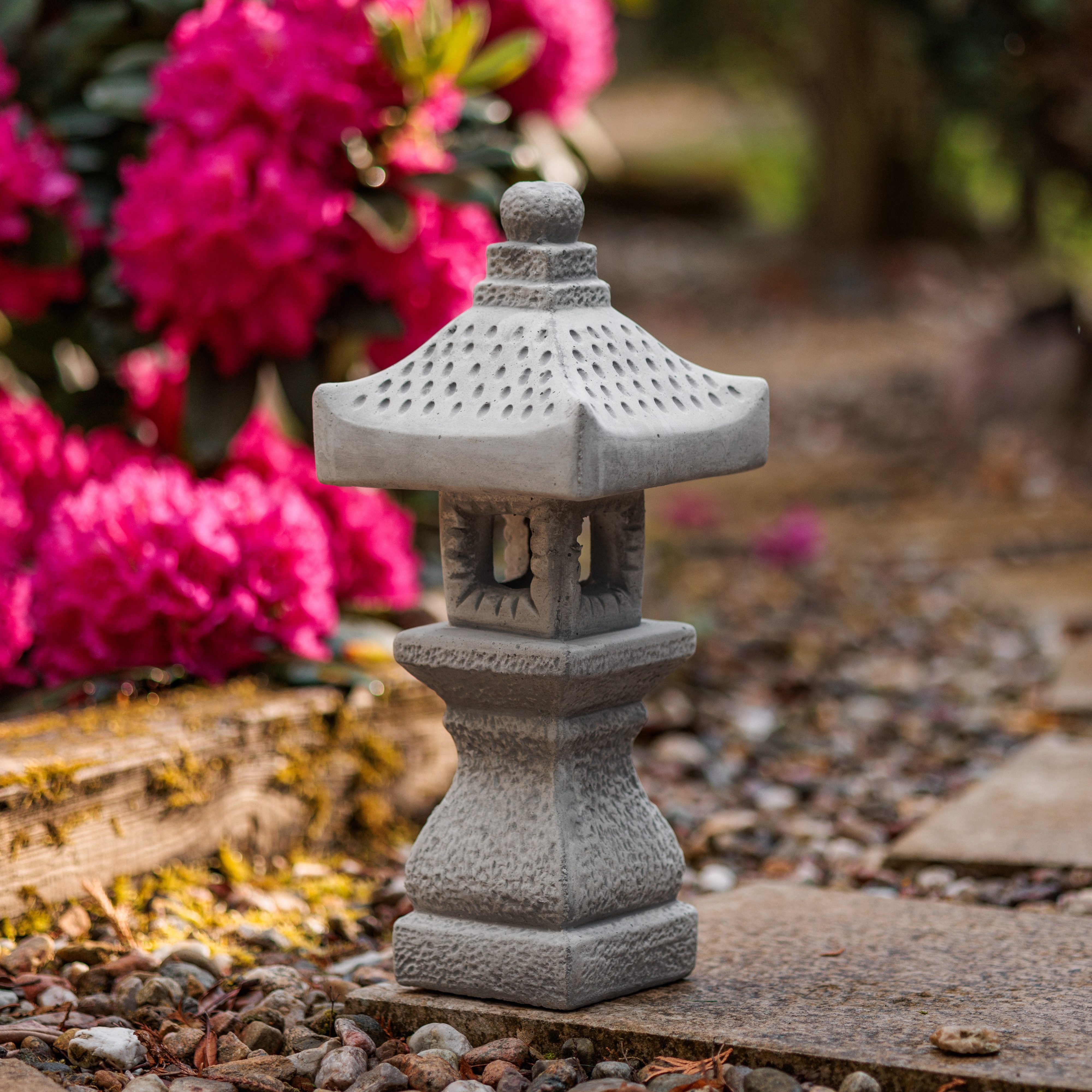 gartendekoparadies.de Gartenfigur Tachi-Gata-Steinlampe japanische Steinlaterne, H. 42 cm, 7 kg, Frostsicher