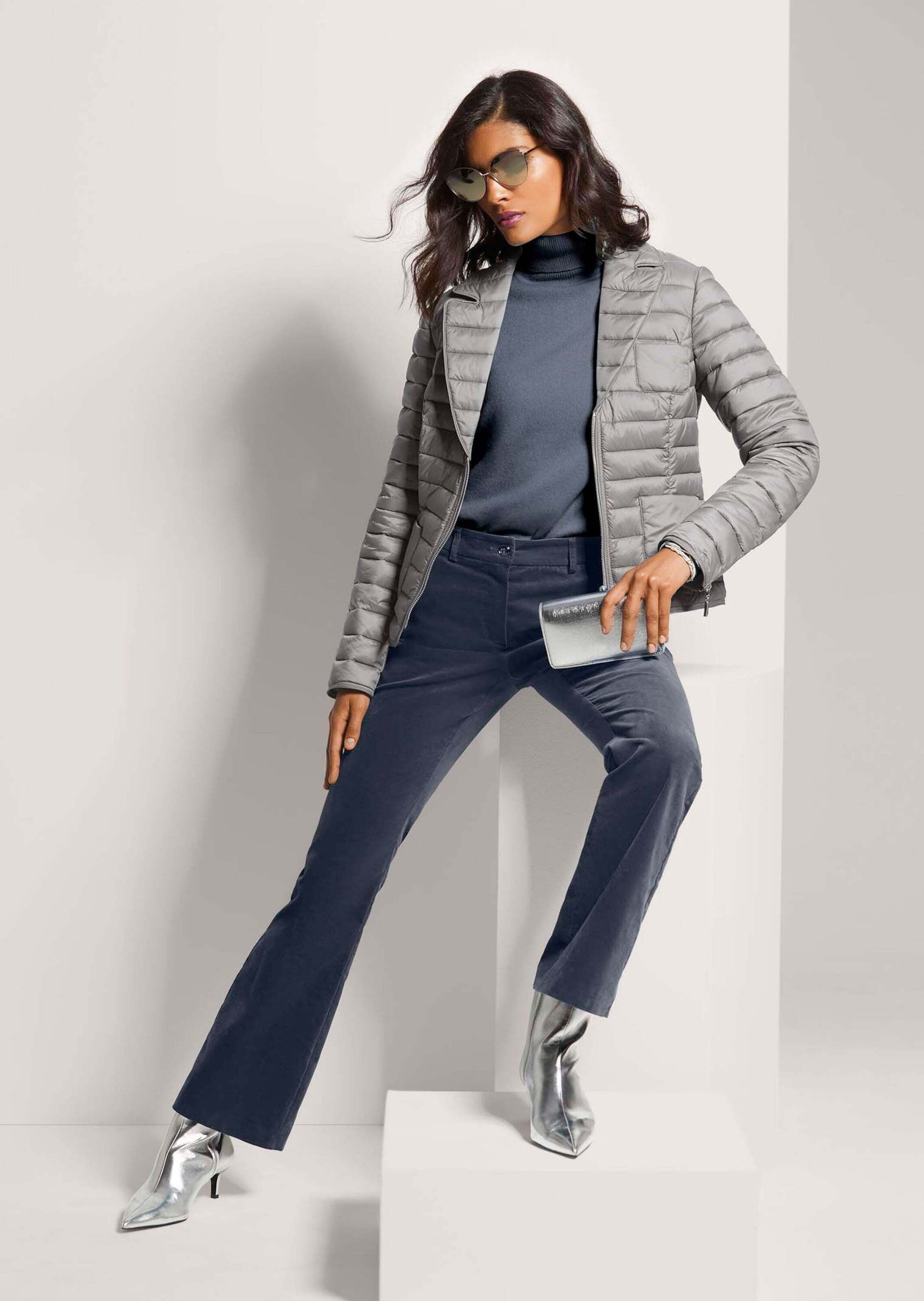 MADELEINE Steppjacke Wattierte Damenjacke mit sportivem Touch Taillierte Jacke mit Reverskragen, Zweiwege-Reißverschluss