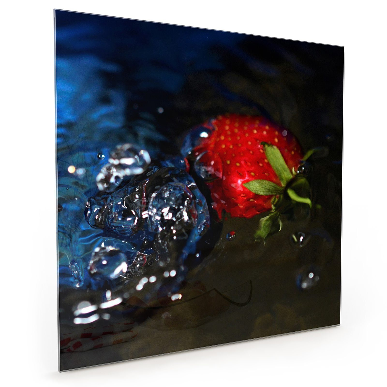 Primedeco Küchenrückwand Küchenrückwand Spritzschutz Glas mit Motiv Erdbeere auf Wasser