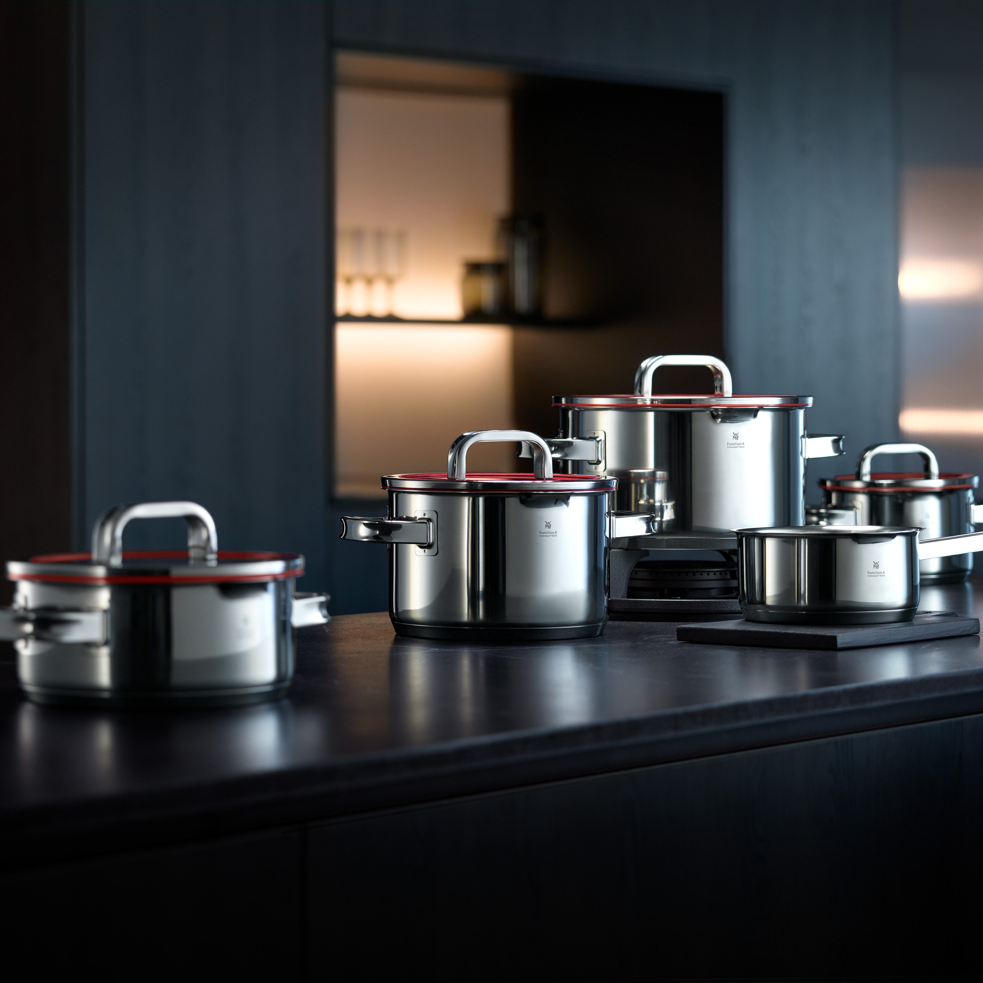 WMF Bratentopf Function 4, Cromargan® Edelstahl Rostfrei 18/10 (2-tlg), wärmereduzierende Griffe, mit 4 Abgießfunktionen, Innenskalierung