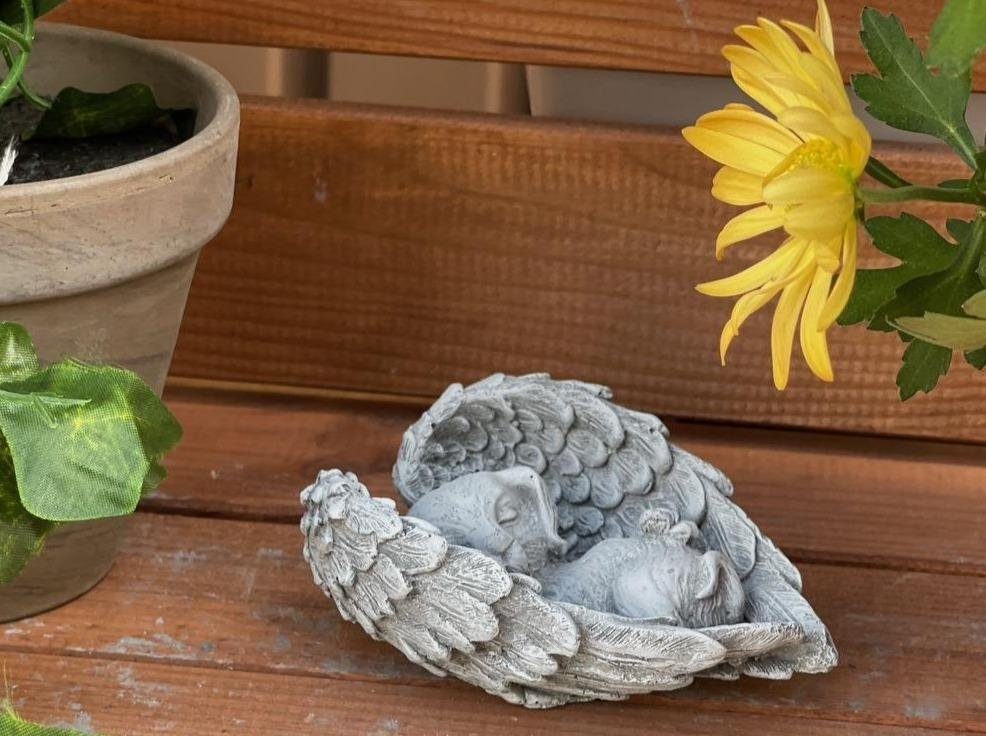 Stone and Style Gartenfigur Frostfeste Steinfigur Grabschmuck Hund im Flügel – Bild 3 von 4