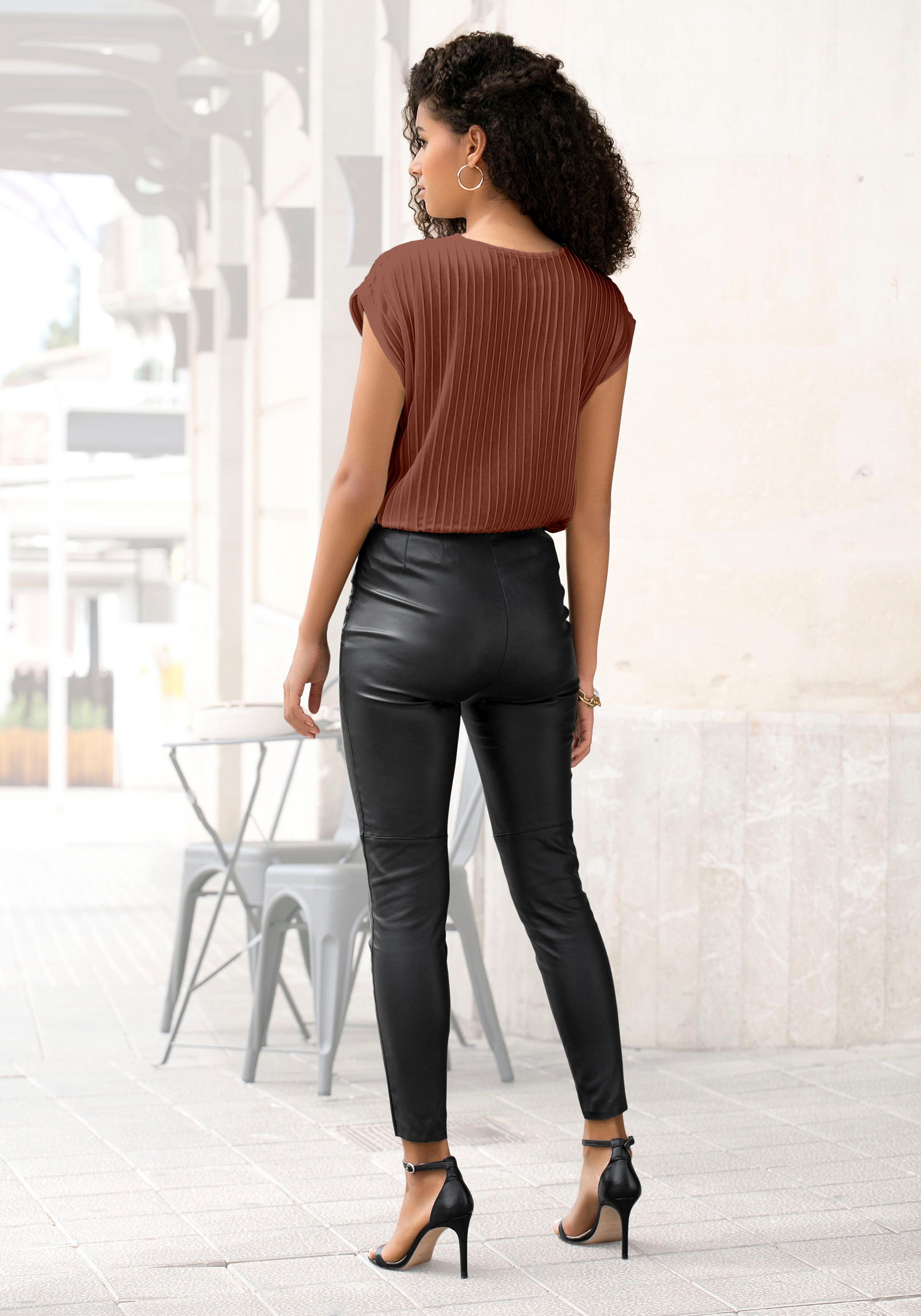 LASCANA T-Shirt mit Biesenstruktur, bügelfreies T-Shirt aus moderner Strukturware