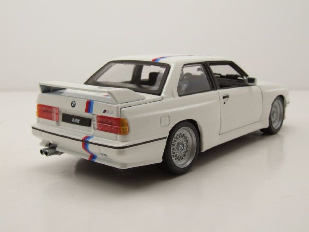 Bburago Modellauto BMW M3 E30 1988 weiß mit Streifen, Maßstab 1:24