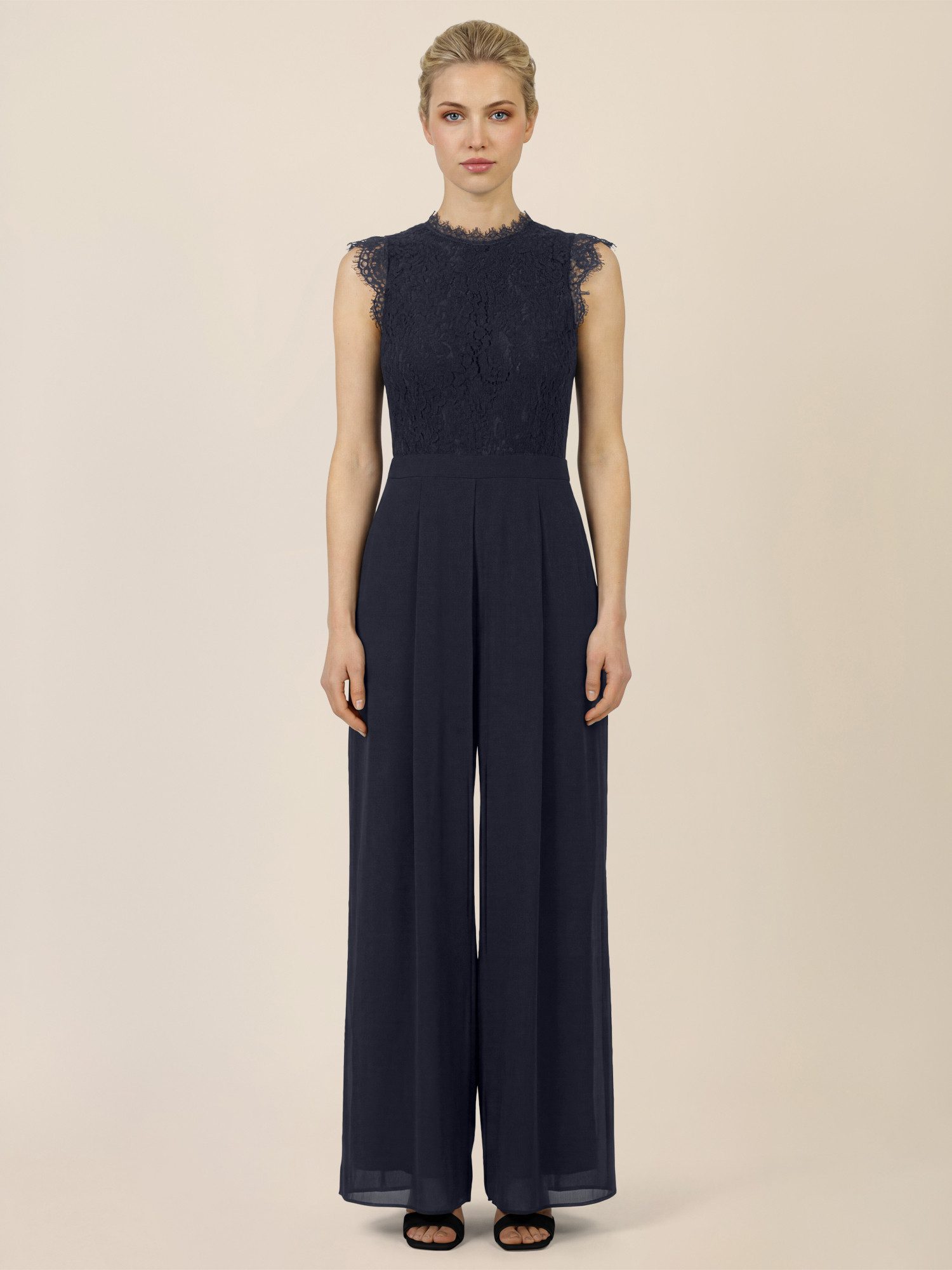 Apart Jumpsuit mit Spitzentop und weitem Bein günstig online kaufen