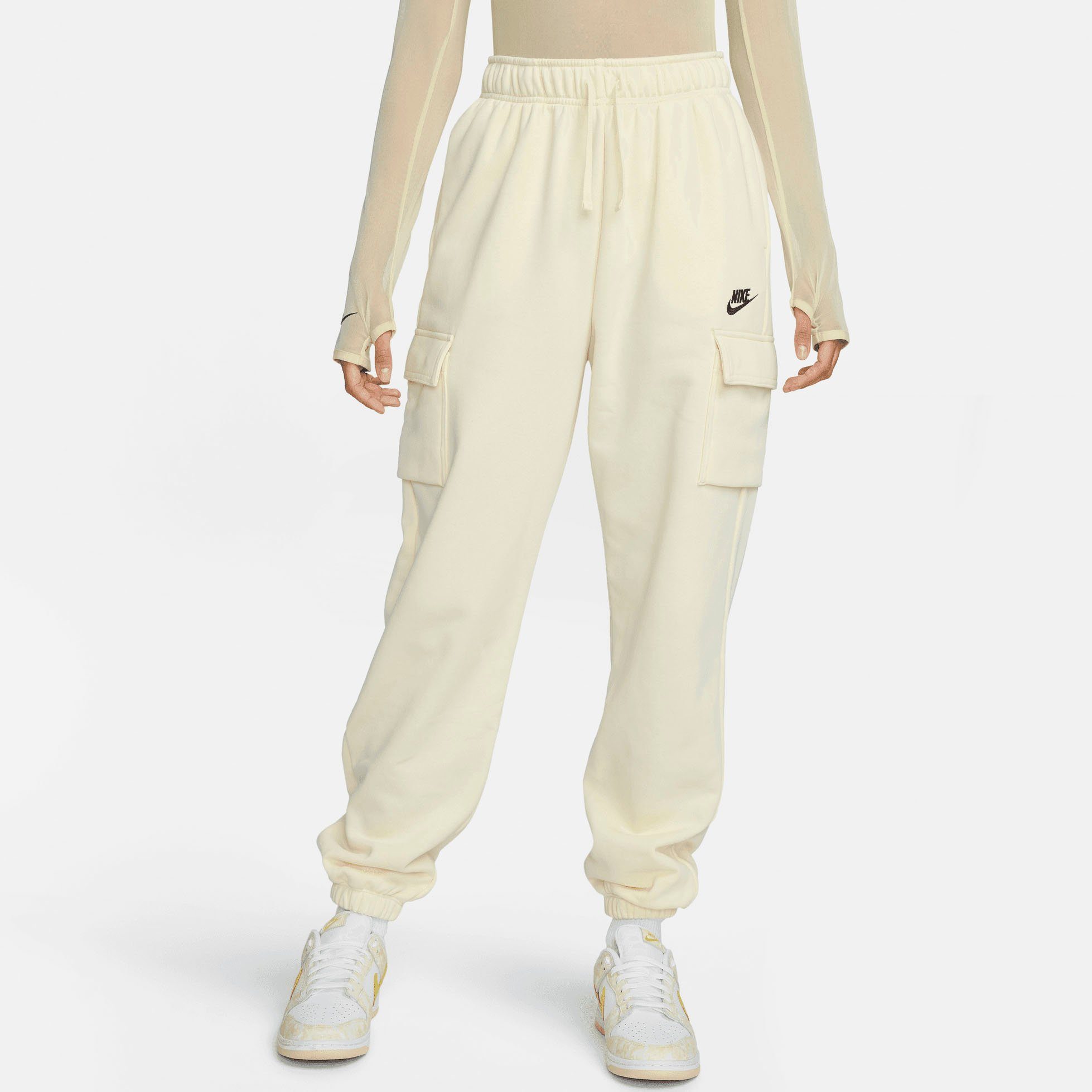 Nike Sportswear Jogginghose Club Fleece Women's Mid-Rise Oversized Cargo Sweatpants weiß
