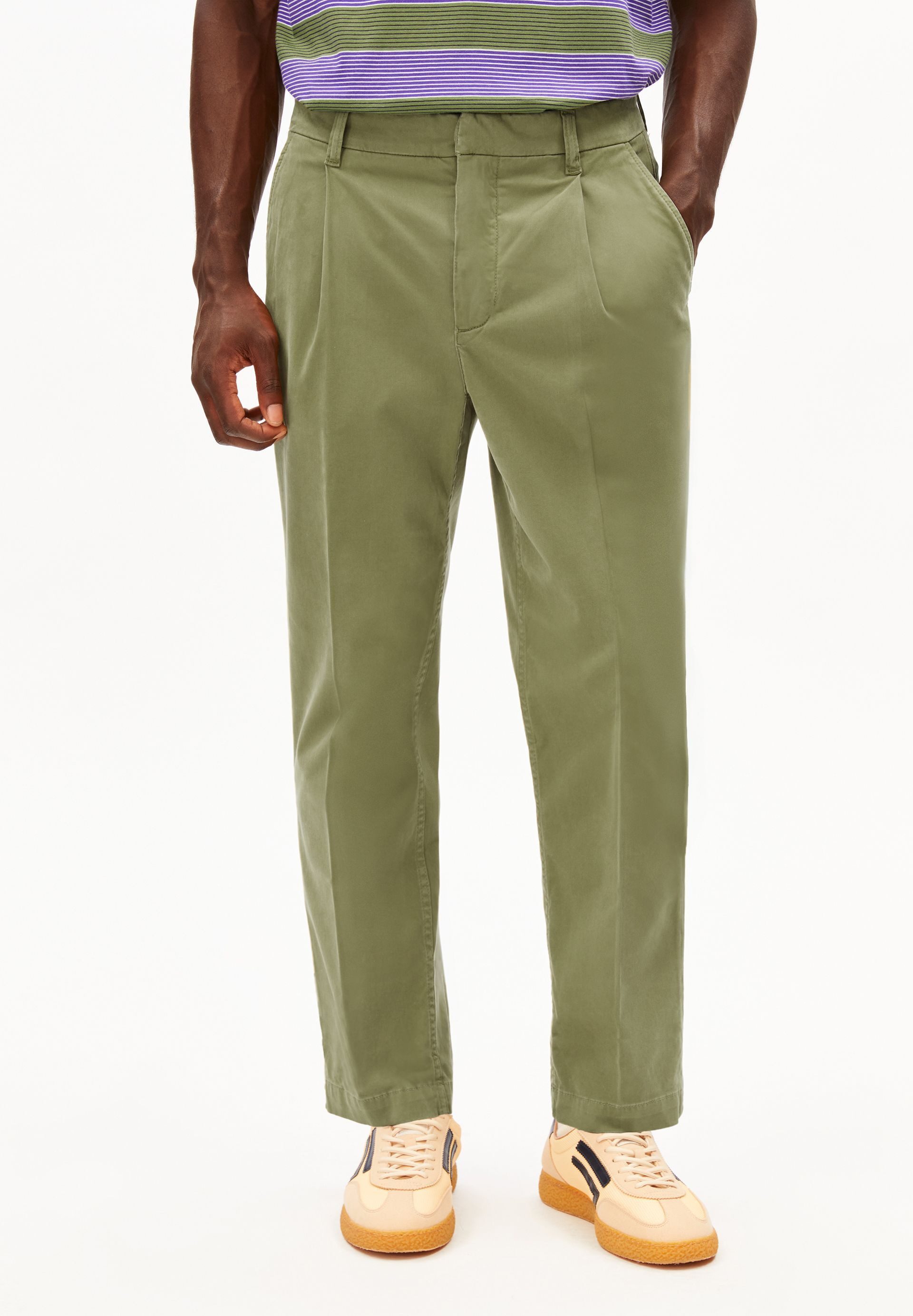 Stoffhose TAAMIR PLEATED Chinohose aus Bio-Baumwolle