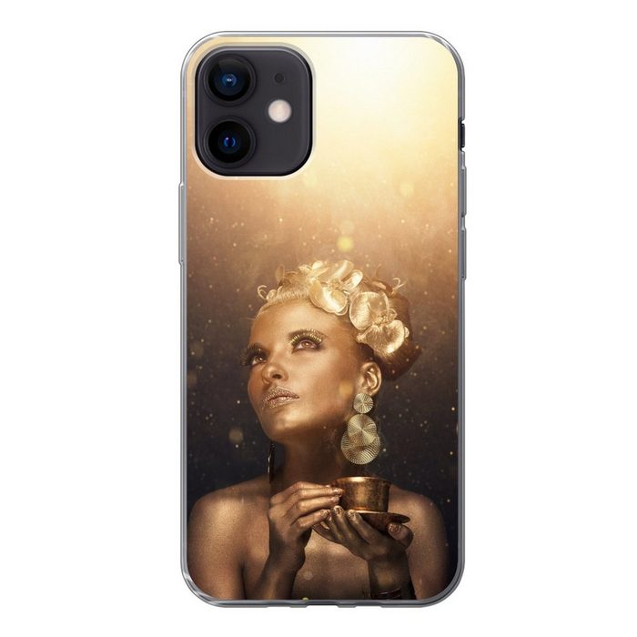 MuchoWow Handyhülle Frau mit goldener Körperbemalung Handyhülle Apple iPhone 12 Smartphone-Bumper Print Handy