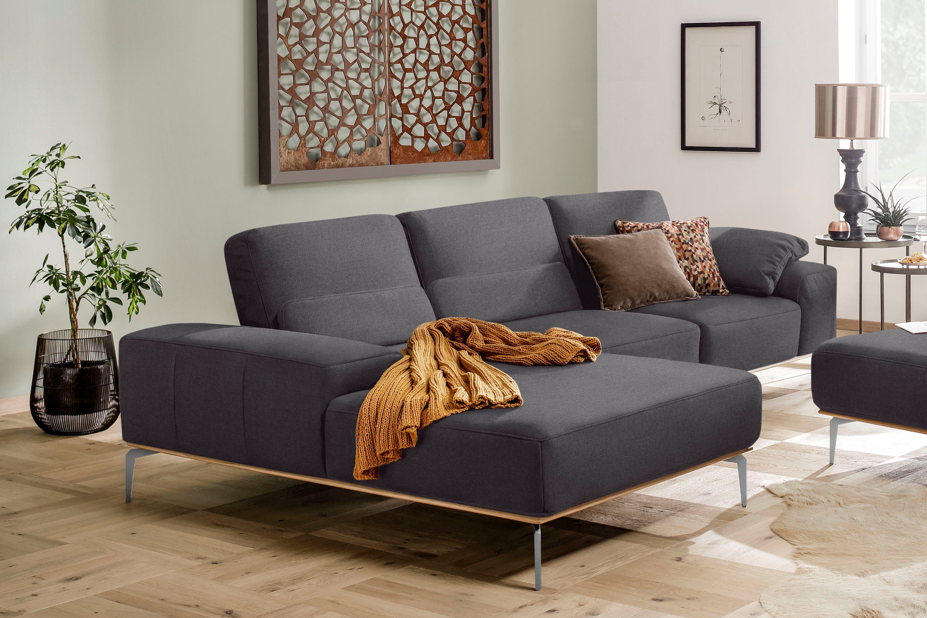 W.SCHILLIG Ecksofa run, Designsofa mit tollem Sitzkomfort, bequem, L-Form, mit elegantem Holzsockel, Füße in Chrom glänzend, Breite 319 cm