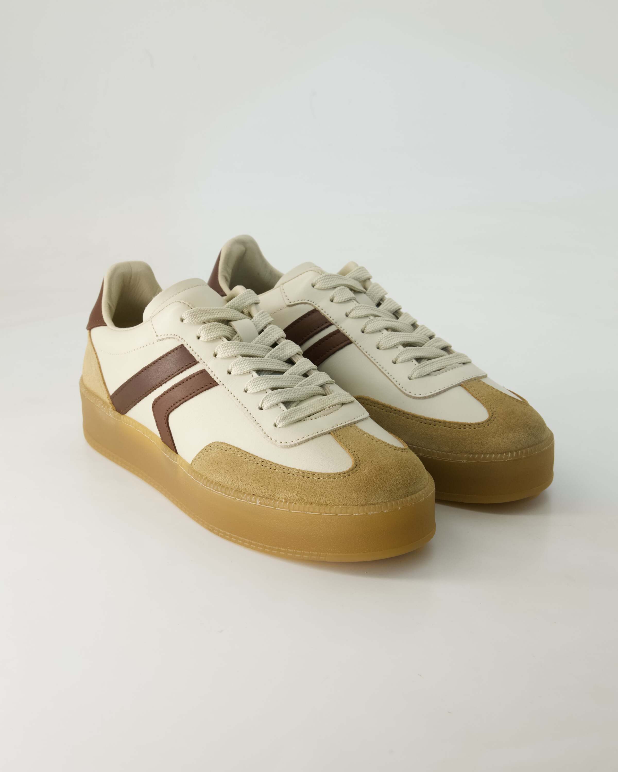 8878-22 Sneaker
