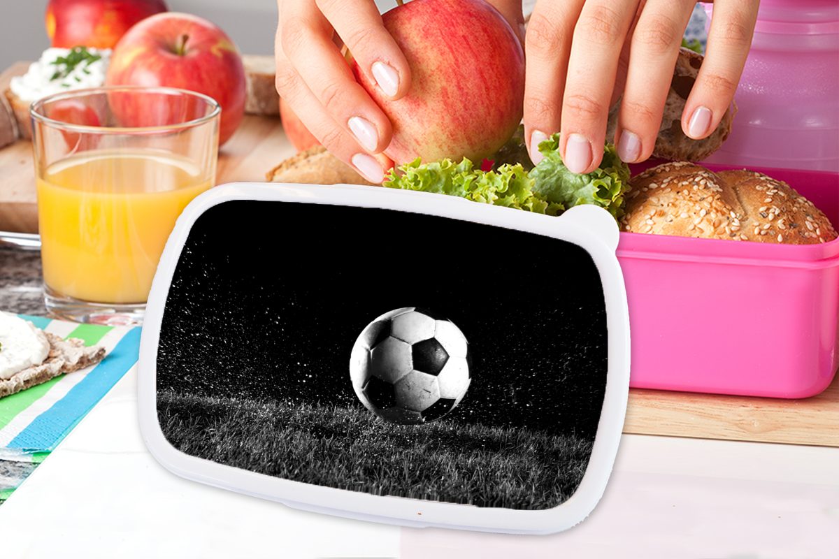 MuchoWow Lunchbox Rasen Erwachsene, für und dem Kinder, weiß, Fußball - auf schwarz Snackbox, rosa Brotbox Kunststoff Mädchen, (2-tlg), Kunststoff, Brotdose