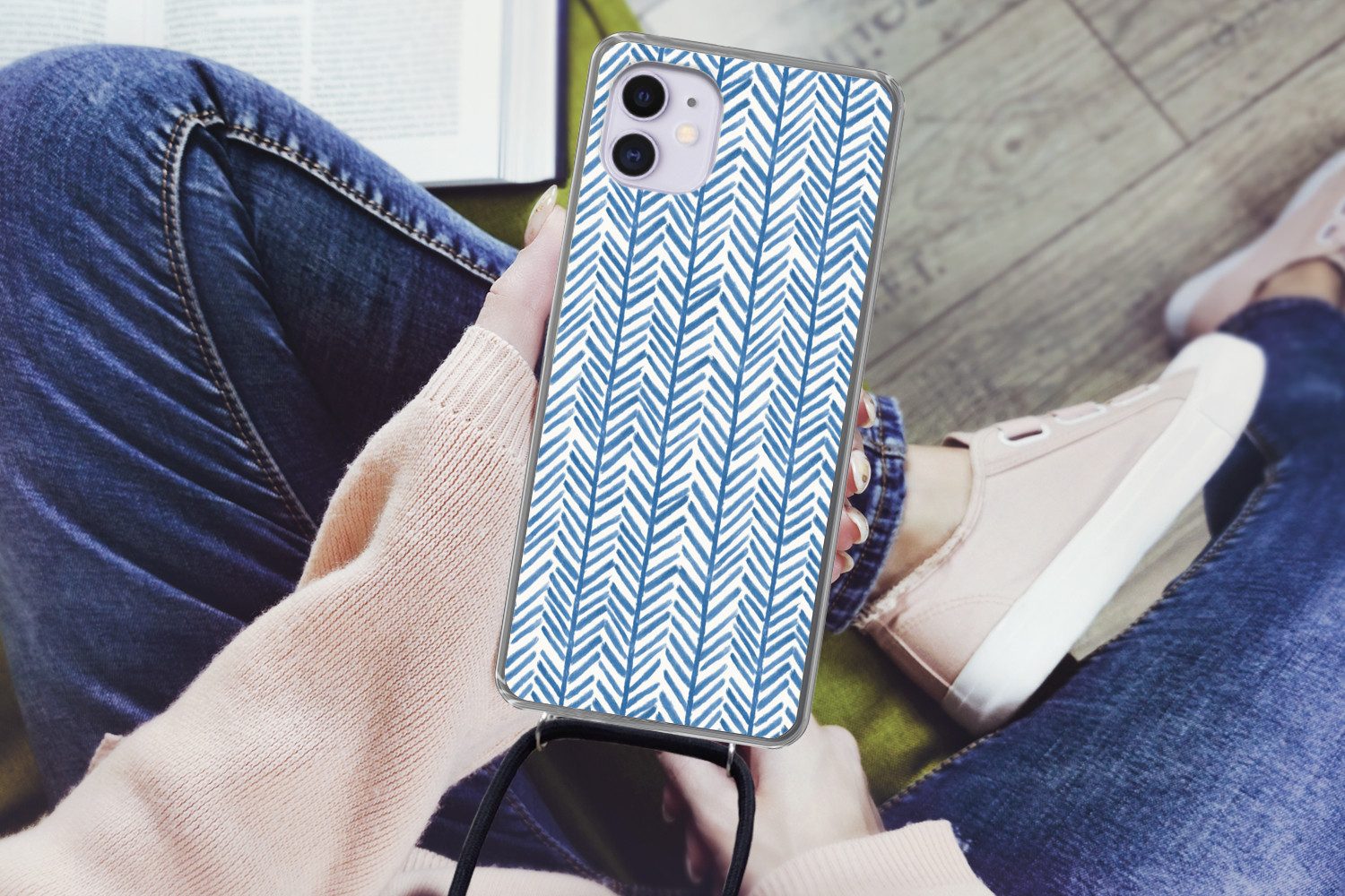MuchoWow Handyhülle für Apple iPhone 12 Muster - Gestreift - Blau, Tragbare Handyhüllen mit Kette zum umhängen, Handykette Handyband