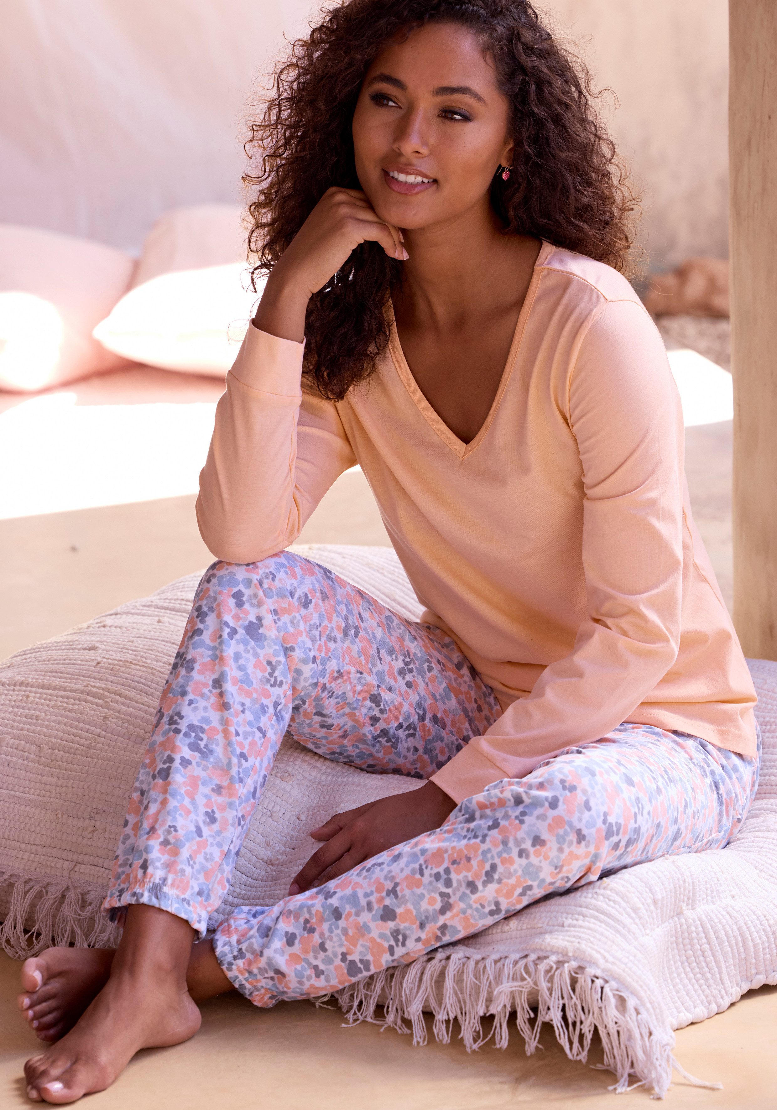 Vivance Dreams by Lascana Pyjamahose mit schönem Alloverdruck