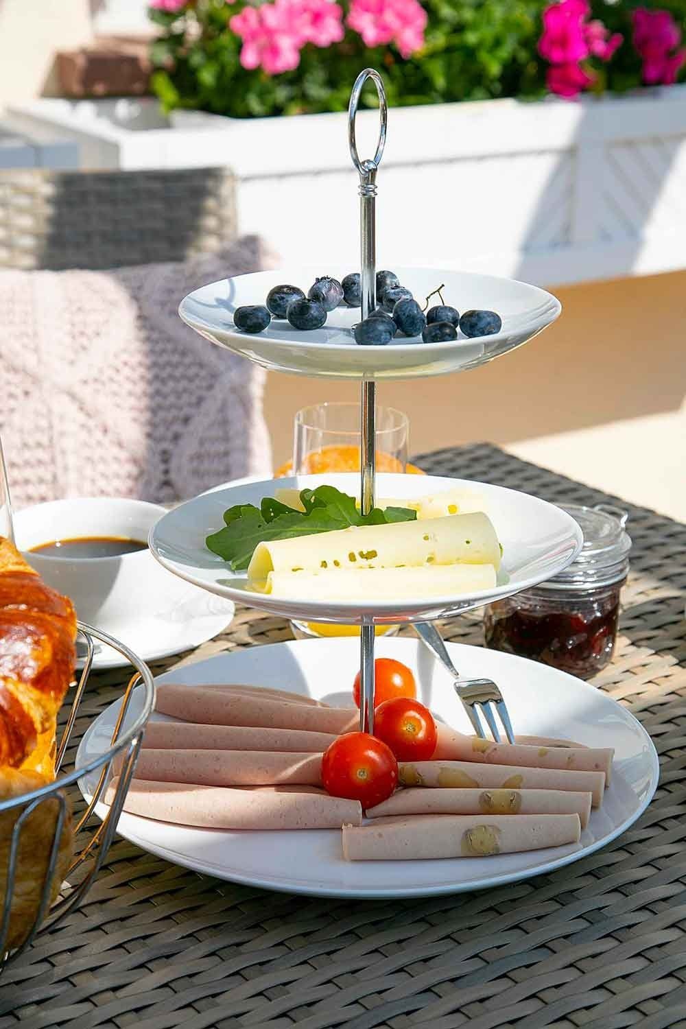 Home4You Etagere Servier-Ständer, Höhe 37 cm, 3 Etagen, weiß, Porzellan, (1-tlg), Ø 26 cm, für Obst, Süßigkeiten, Kuchen, Desserts