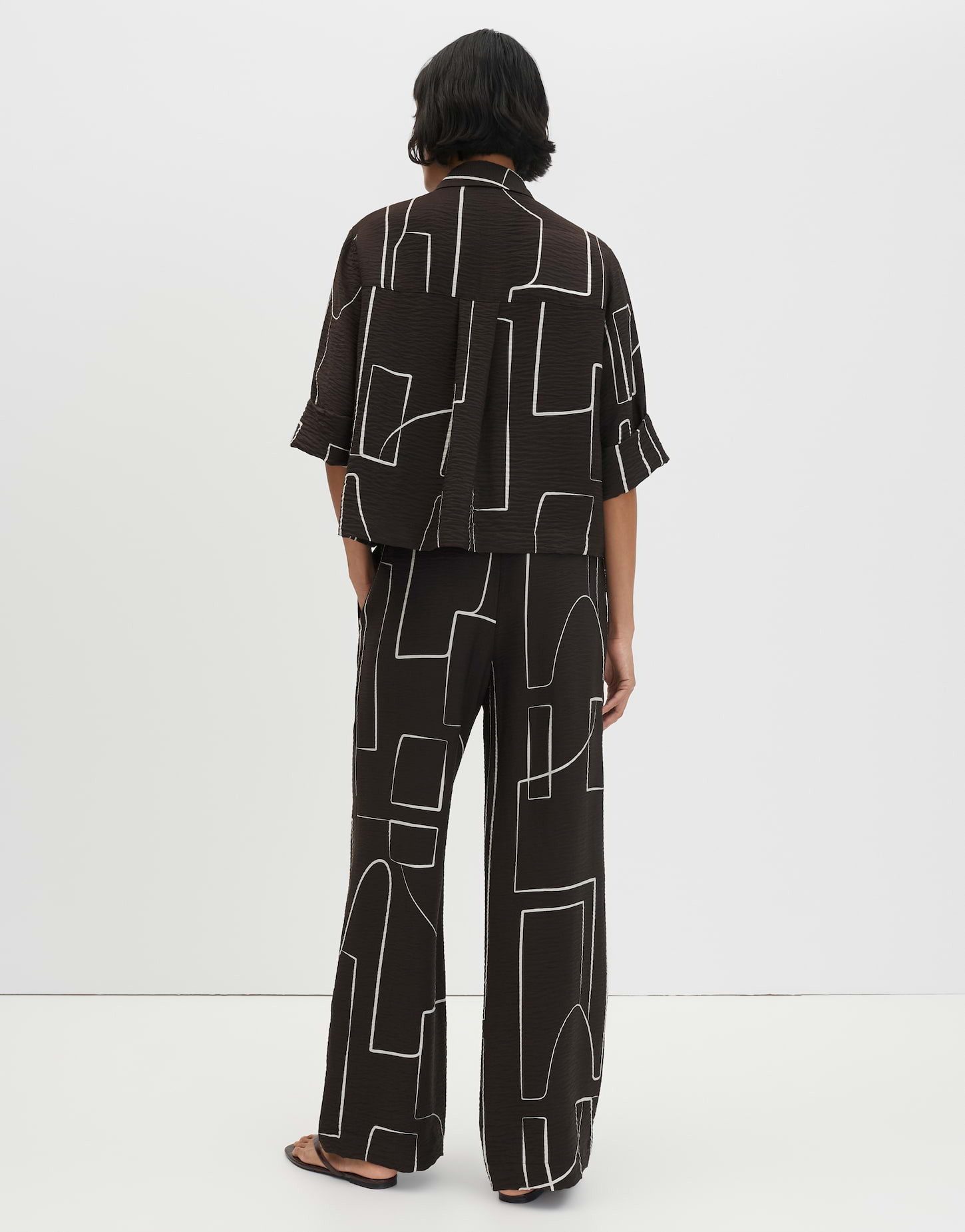 someday Stoffhose Cevil graphic aus Webware mit grafischem Print Mit grafischem Print und Tunnelzug am Bund – Bild 3 von 5