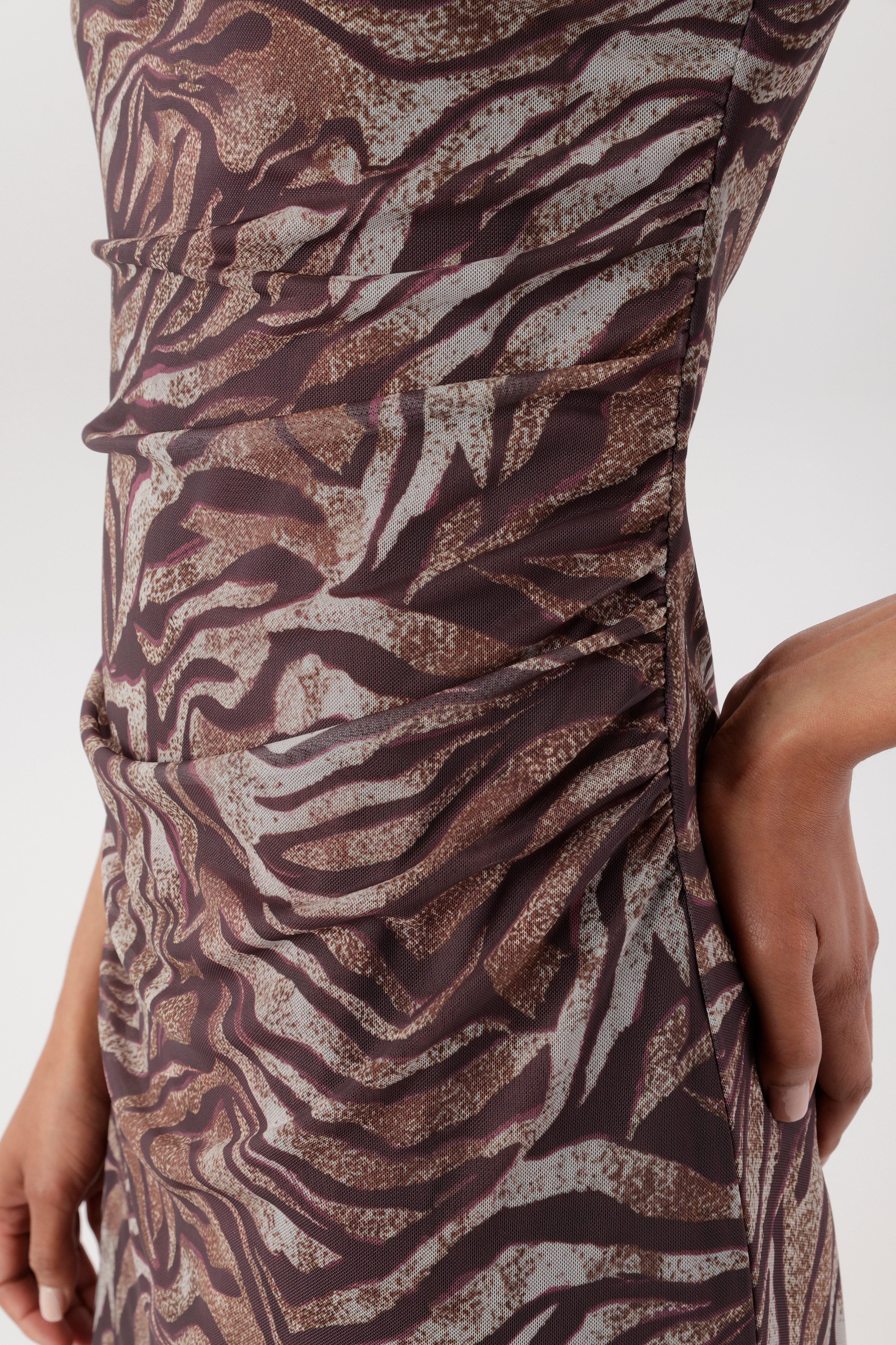 Aniston SELECTED Midikleid In Mesh-Qualiät und im angesagten Animalprint – Bild 4 von 5