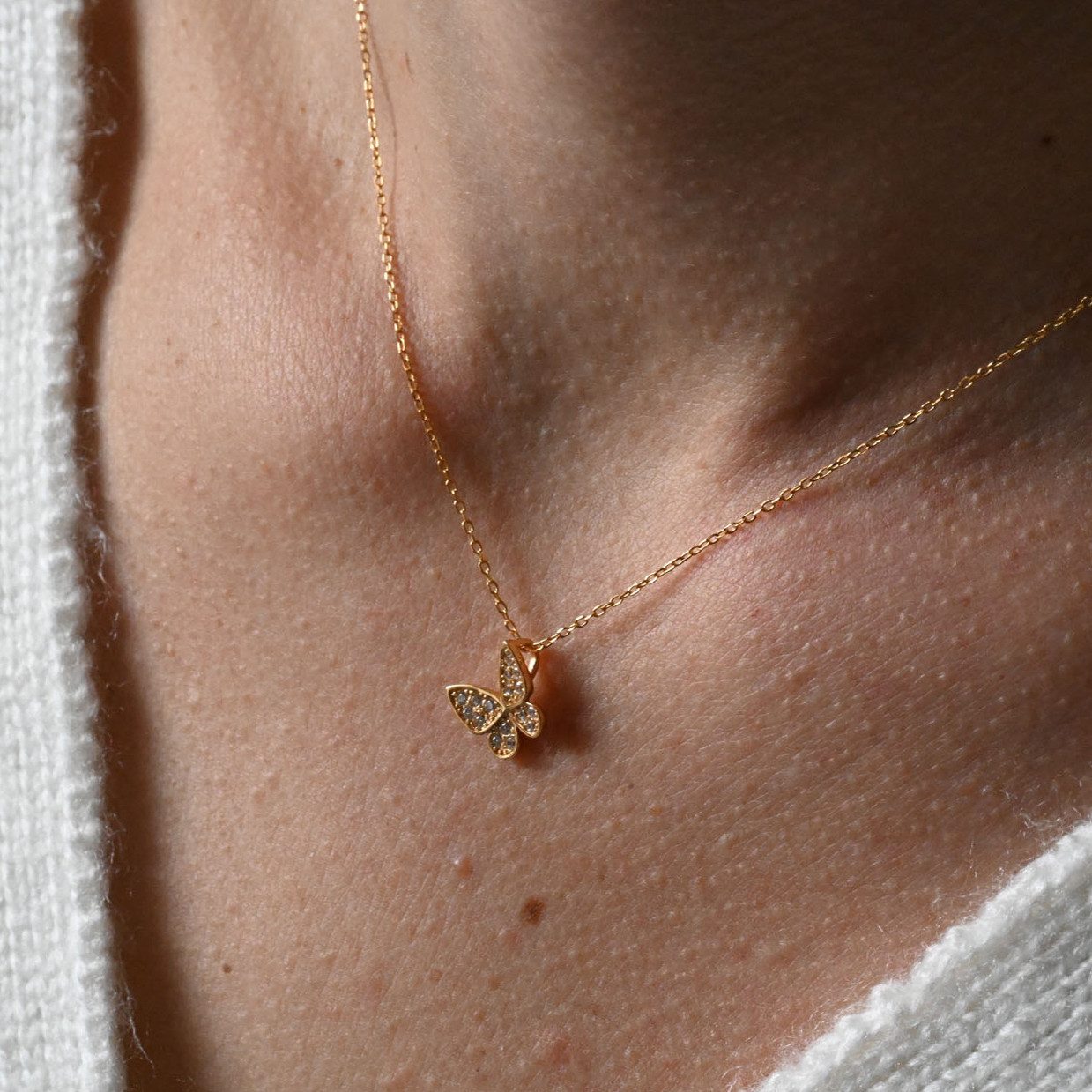 Runde Perlé Kette mit Anhänger zarte Kette mit Schmetterling Anhänger, 925er Silber, 18K Gold, kleiner Anhänger Schmetterling, Zirkon (inkl. Geschenkverpackung)