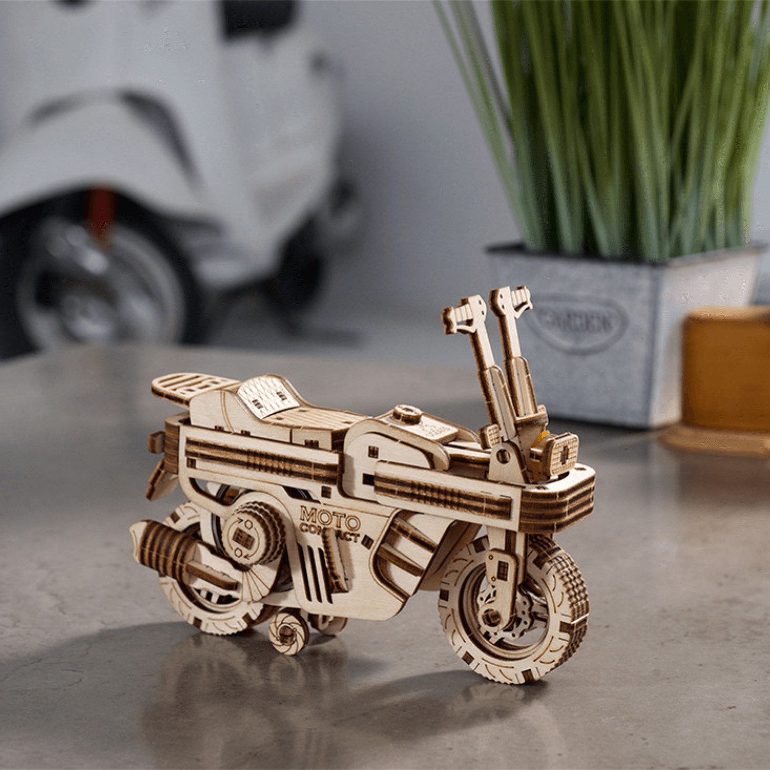 UGEARS Puzzle Ugears Klappbarer Motorroller Mechanisches Holzpuzzle, 192 Puzzleteile