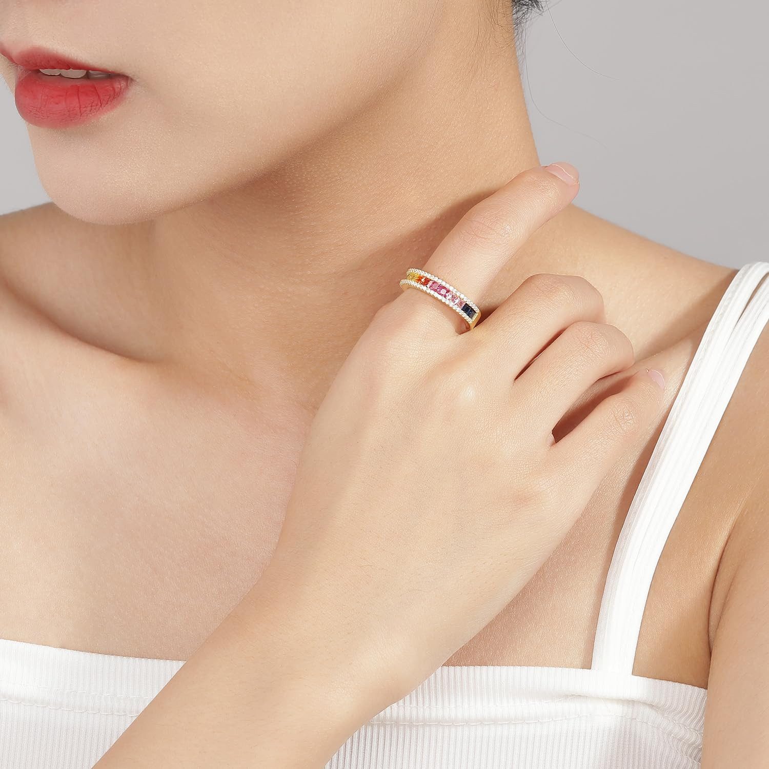 Lisandra Scott Silberring Halb-Regenbogen Ring aus 925 Sterlingsilber mit Buntstein-Verzierung, Bunter Luxus – Ein Ring wie ein Feuerwerk aus Licht