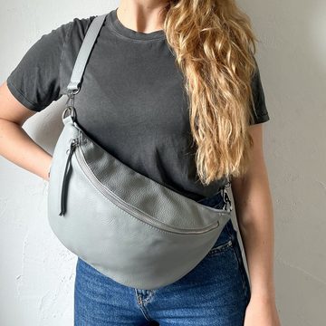 lePelou Bauchtasche LARA für Damen, große Umhängetasche, Crossbody Tasche in XL, echt Leder, made in Italy, abnehmbarer Umhängeriemen, silbernes Metall