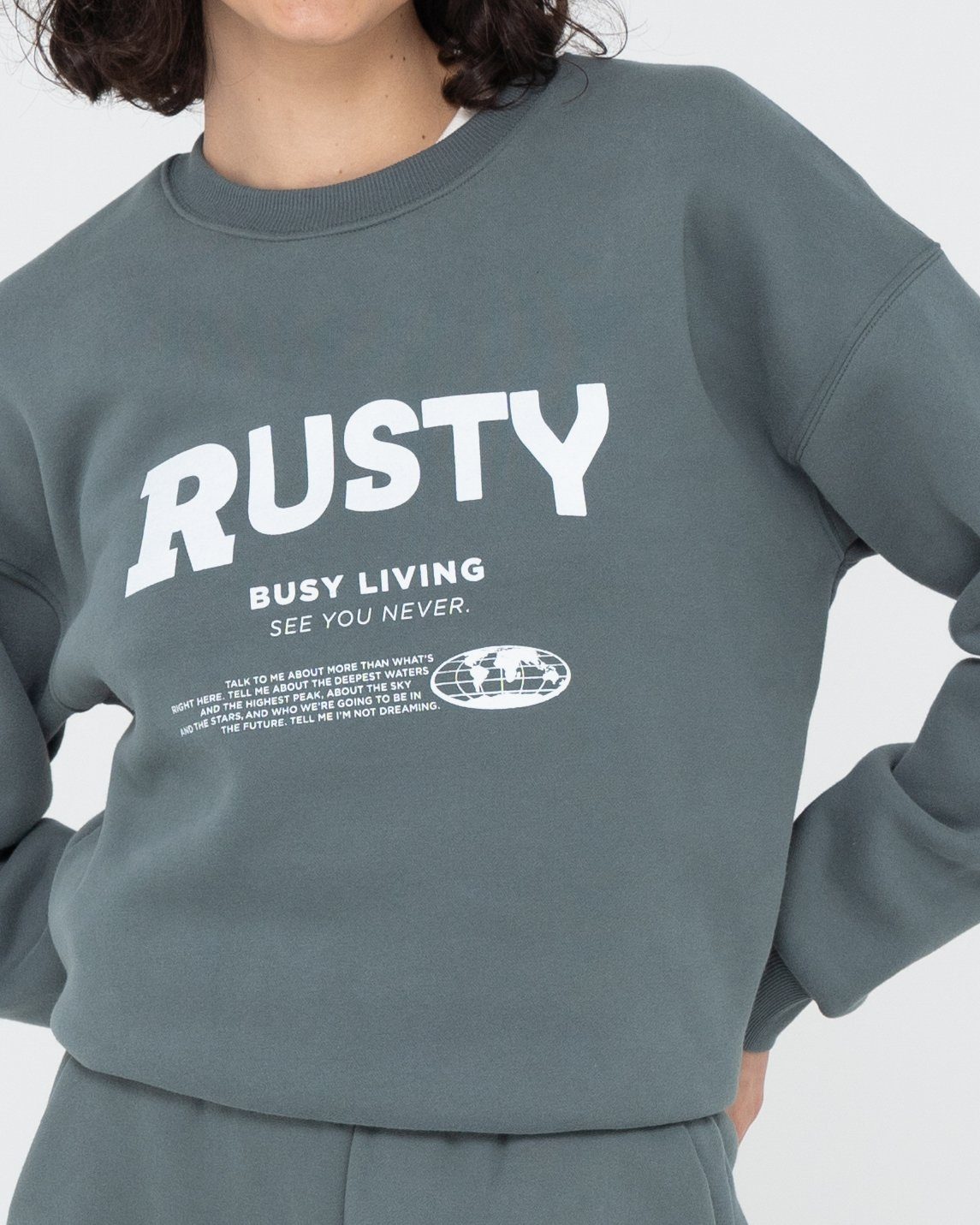 Rusty Sweatshirt BUSY LIVING RELAXED CREW FLEECE