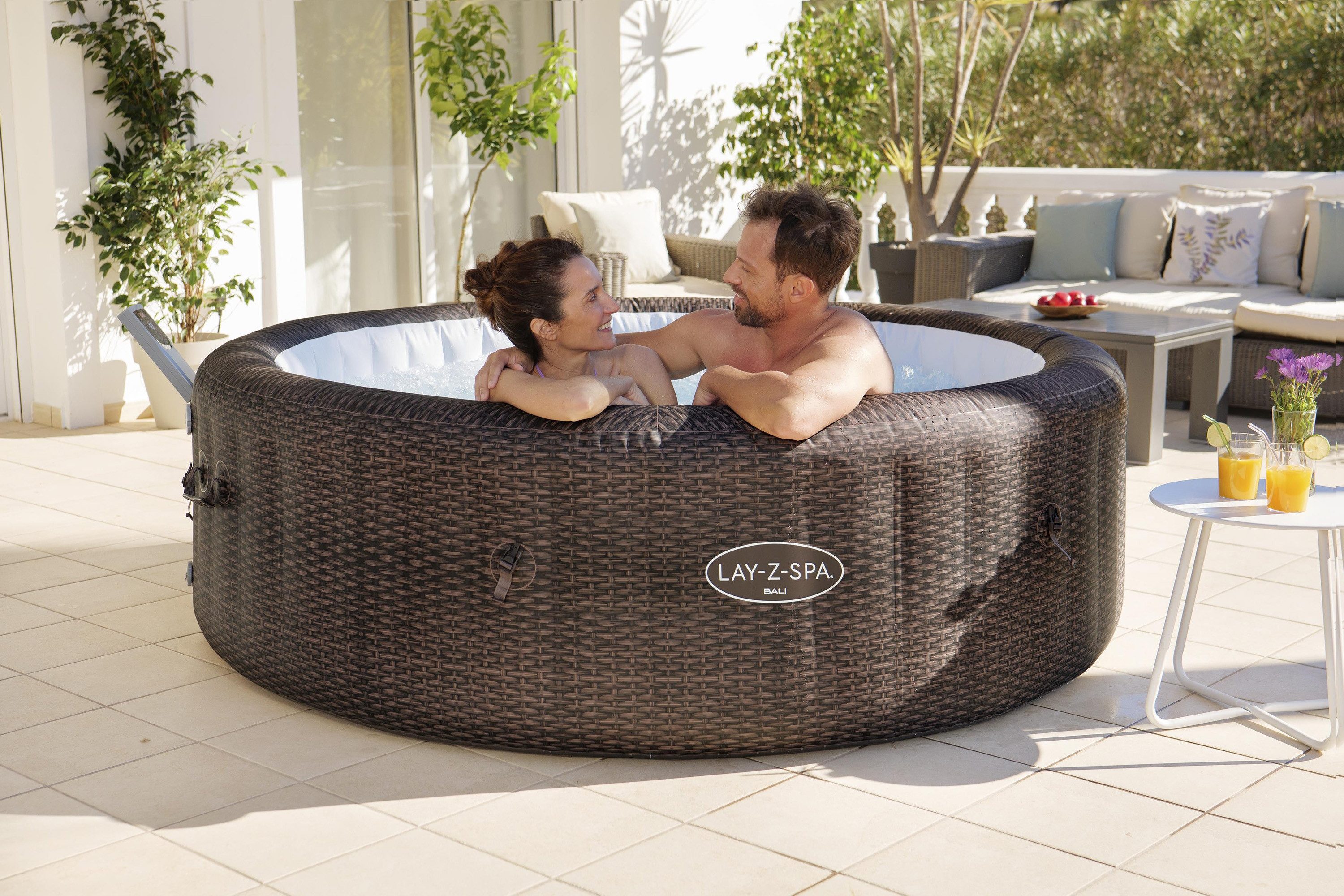 Bestway Whirlpool LAY-Z-SPA® Bali AirJet™, Aufstellbecken, (Set, Inkl. App-Steuerung, für max. 7 Personen), Ø 216 x 71 cm