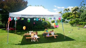 Stagecaptain Bierzeltgarnitur Hirschgarten Biergarten-Set für Groß & Klein, (Family Set, 6-tlg., 4x Bank, 2x Tisch in Erwachsenen- und Kinder-Größe), Sitzmöbelset Outdoor & Indoor, klappbar