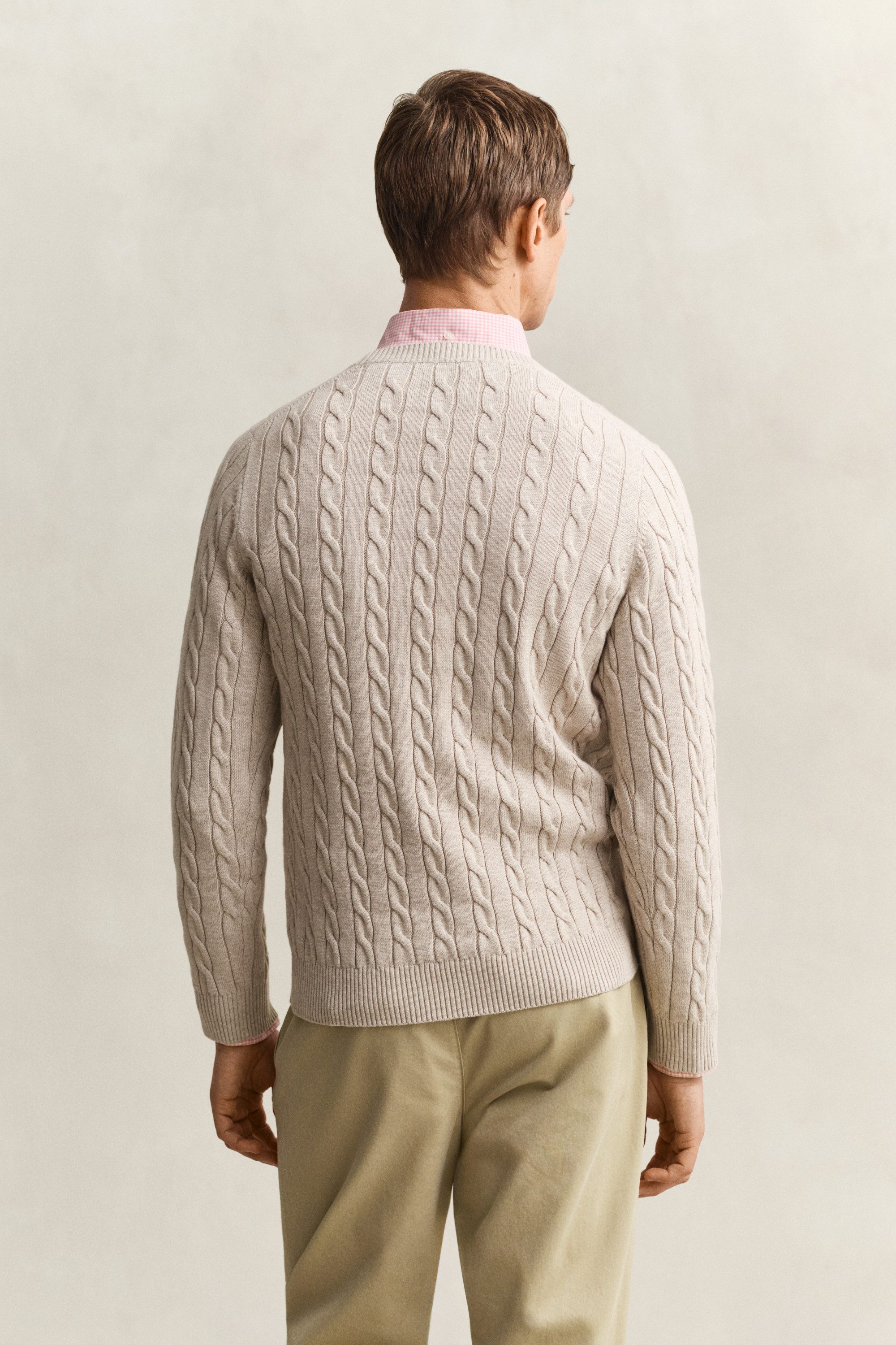 Gant Strickpullover COTTON CABLE C-NECK mit Wappen-Logostickerei auf der Brust