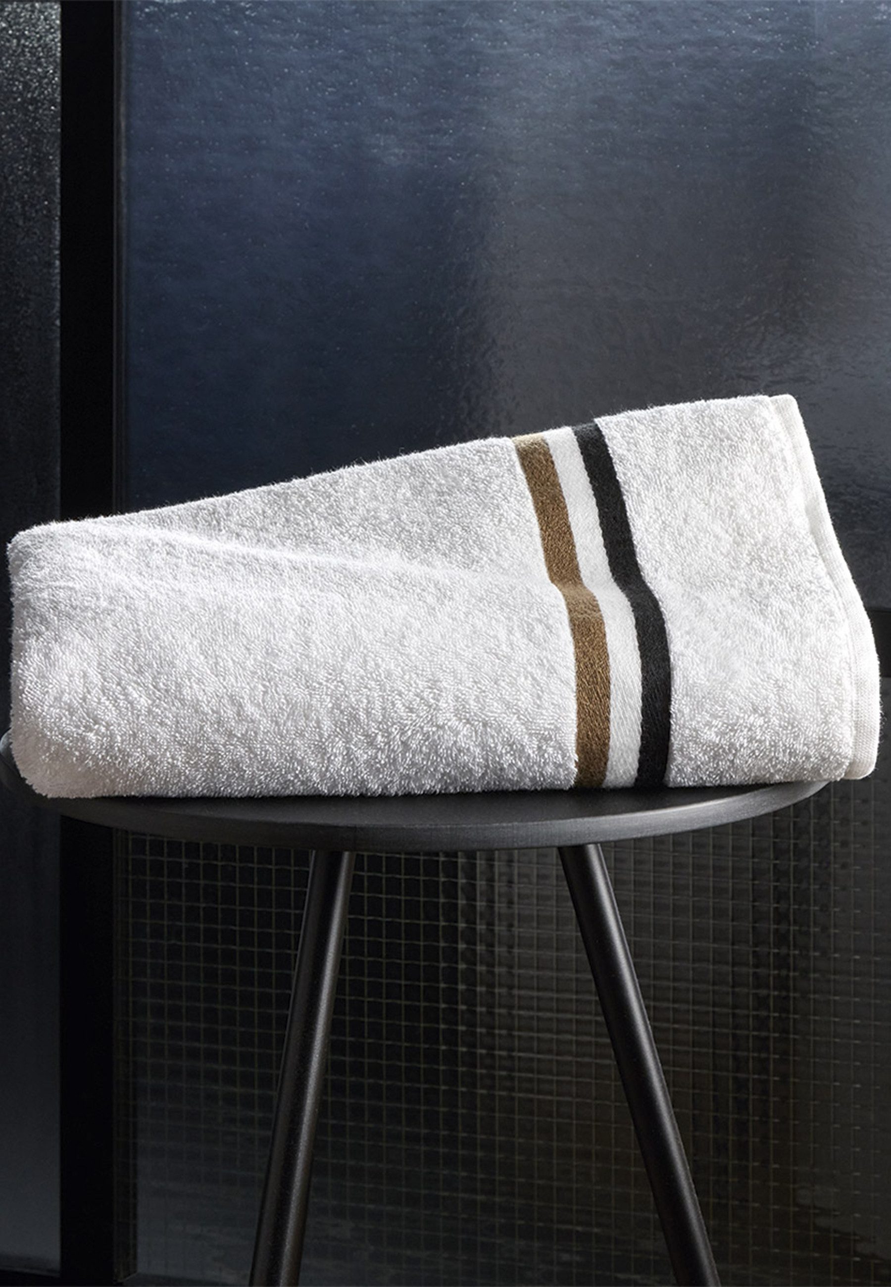 BOSS Home Duschtuch BLINEA, Frottier (1-St), mit Label-Applikationen