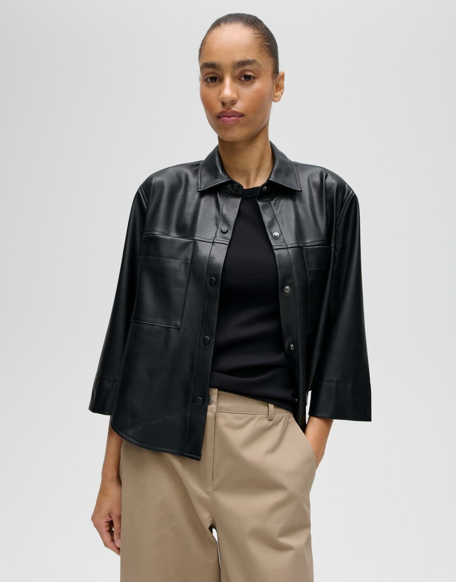 OPUS Hemdbluse Feleda aus glatter Lederoptik Weite Silhouette mit abgerundetem Saum und Rückenfalte