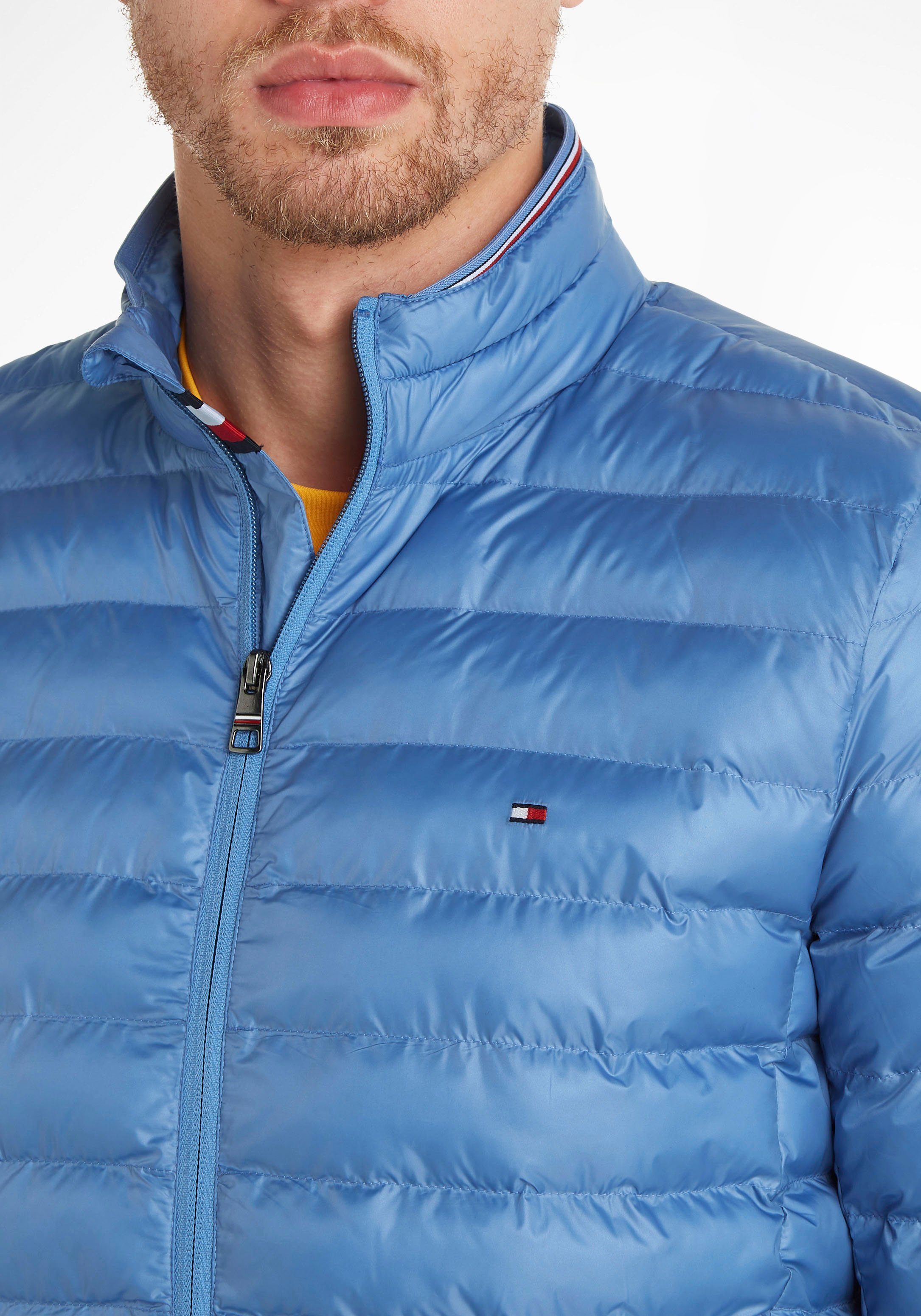 Tommy Hilfiger Steppjacke PACKABLE SkyCloud Hilfiger JACKET Logostickerei mit RECYCLED Tommy