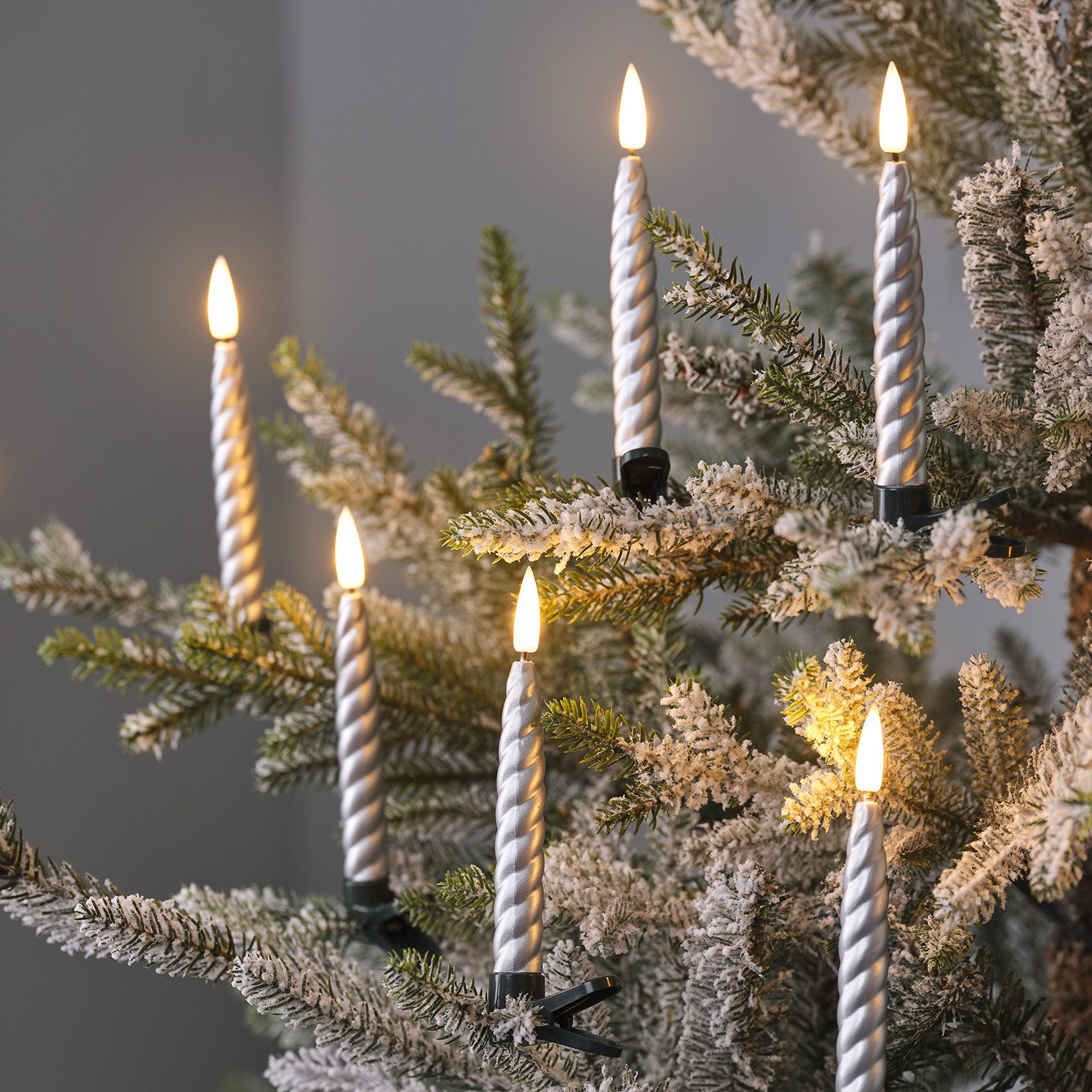 Lights4fun LED-Christbaumkerzen 10er Set TruGlow Weihnachtsbaumkerzen Silber