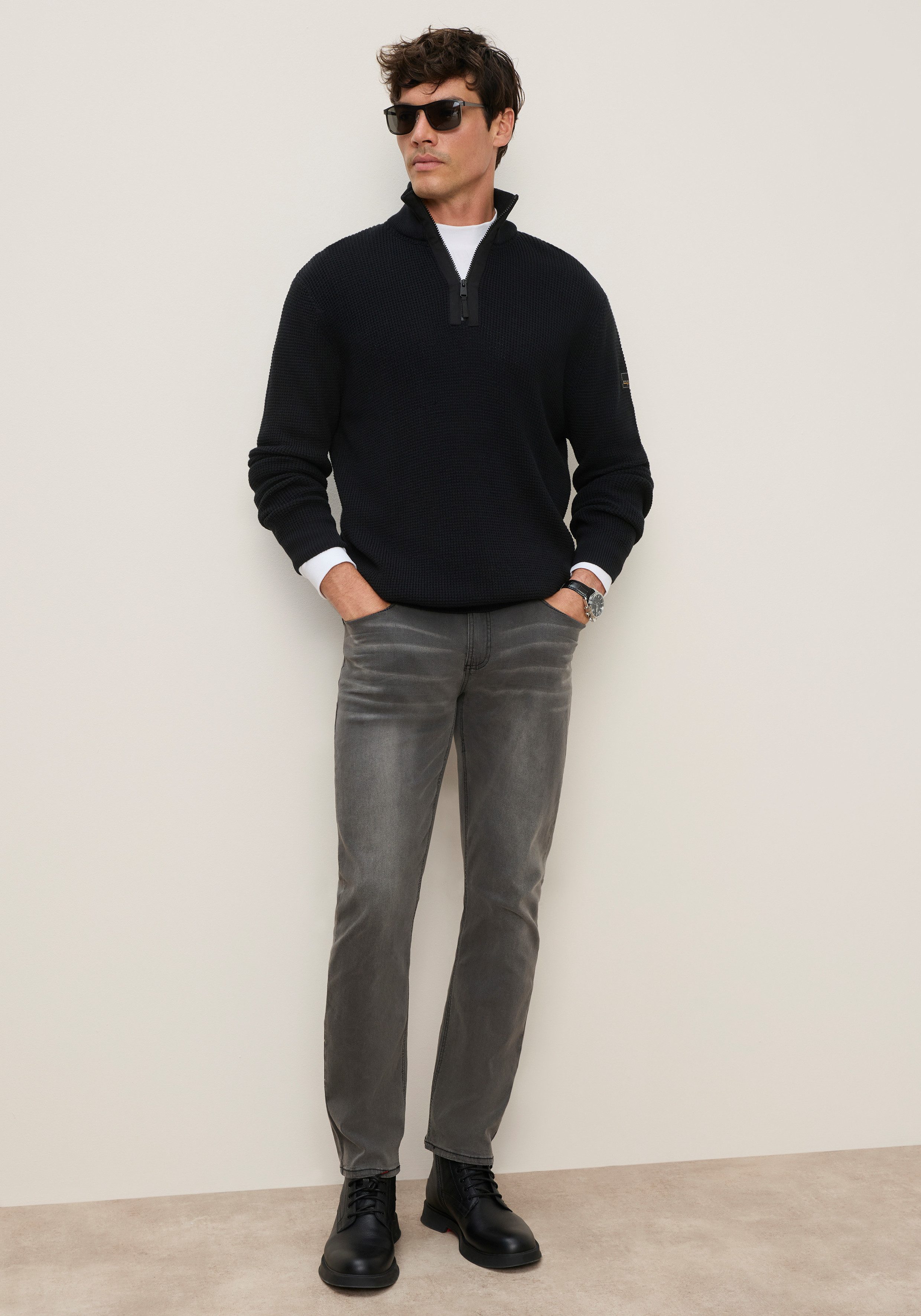 Zum Outfit 12