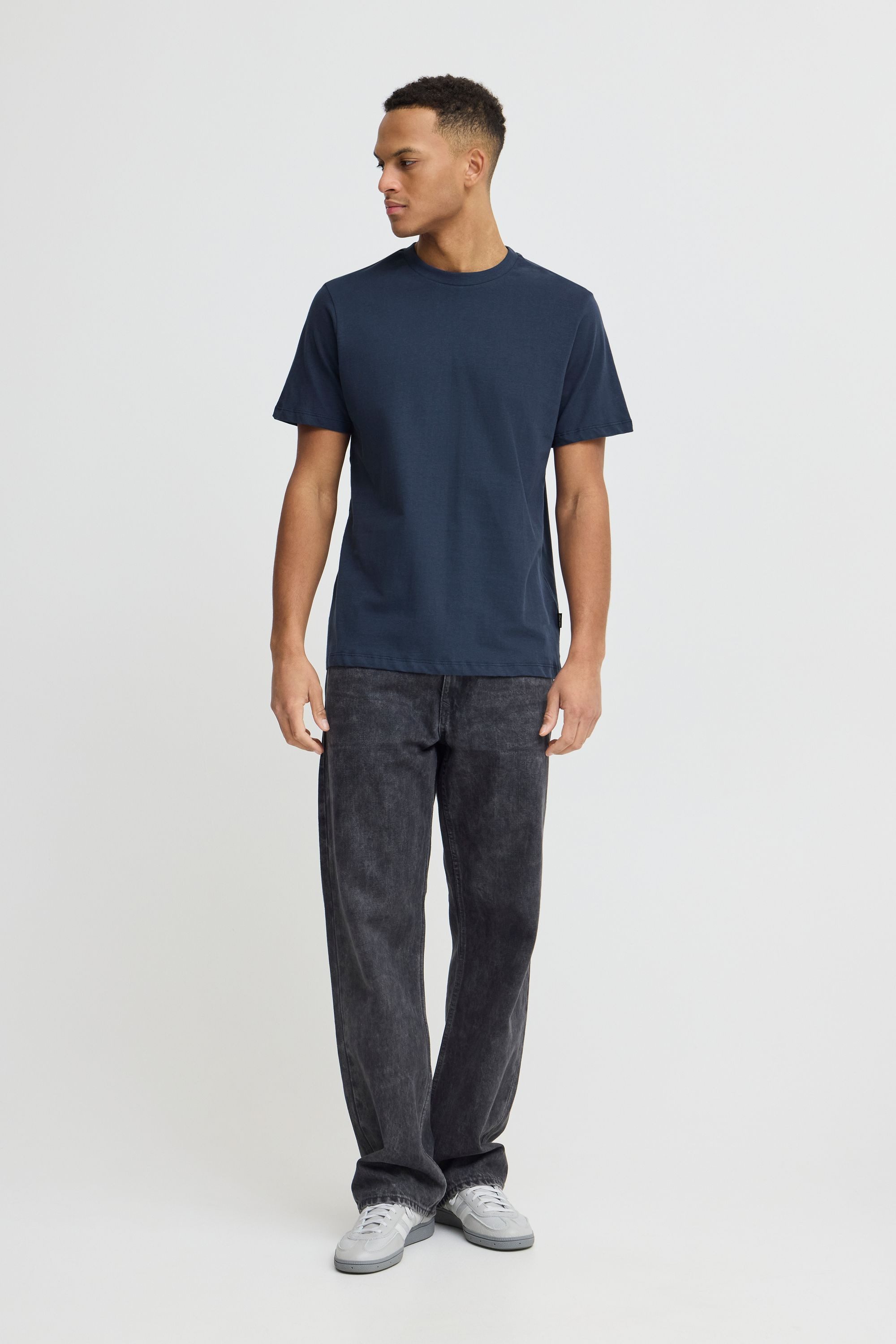 Blend Rundhalsshirt BHVago (1-tlg) Lässiges T-Shirt mit Backprint