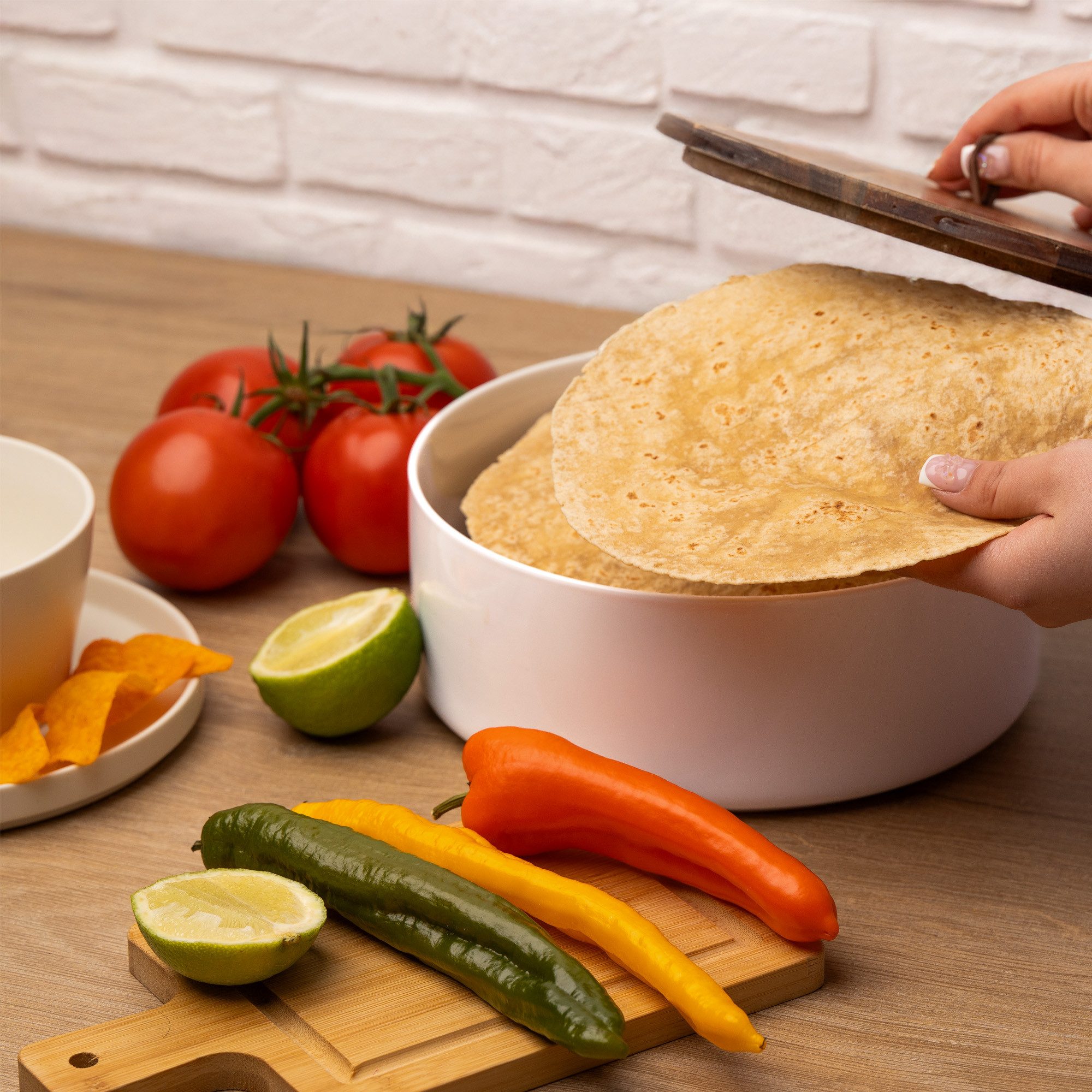 Tortillada Brotkorb Tortilla-Wärmer mit Holzdeckel, 23,5 cm, Keramik, (2-tlg), mit Holzdeckel – Bild 4 von 5