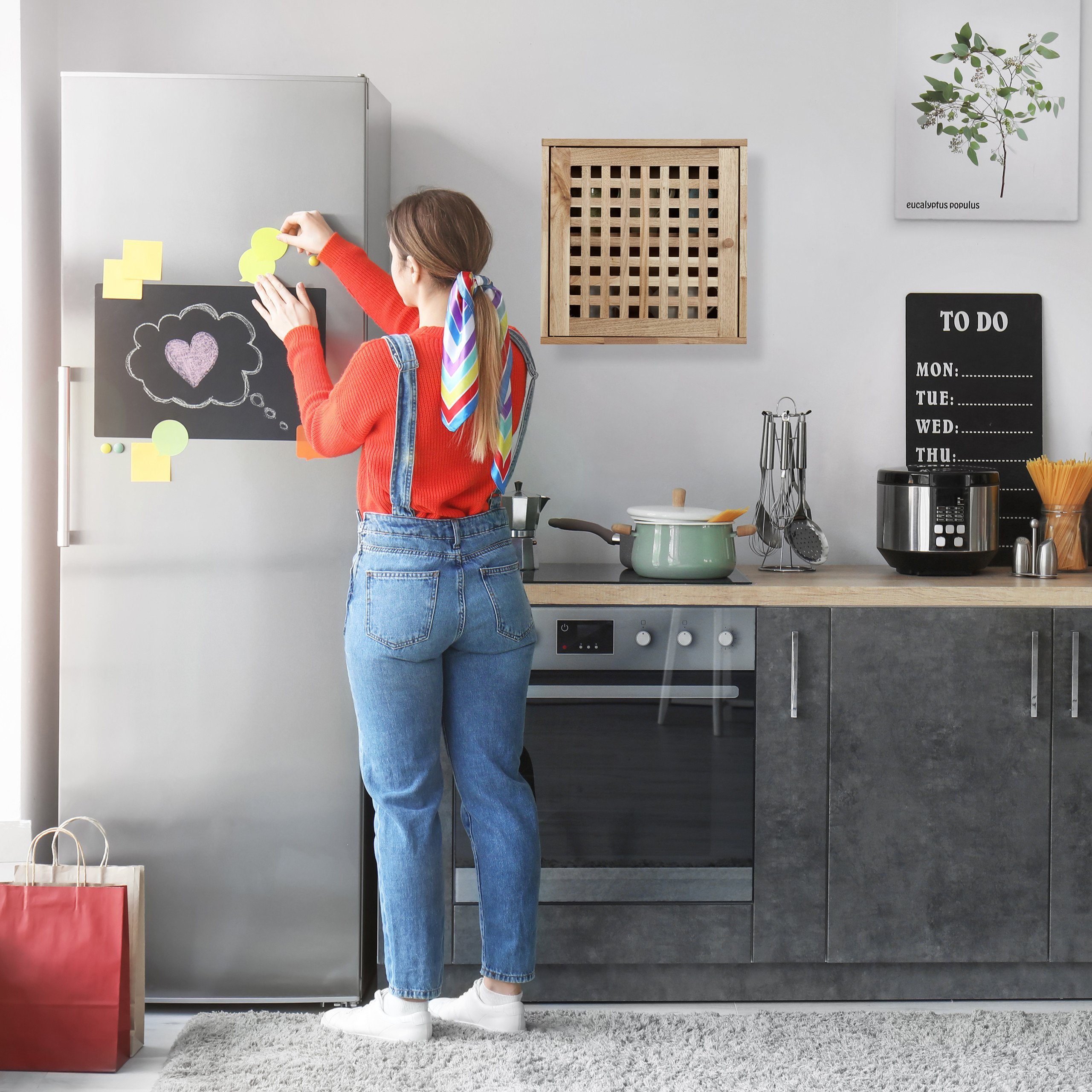 relaxdays Hängeschrank Schmaler Wandschrank aus Walnussholz