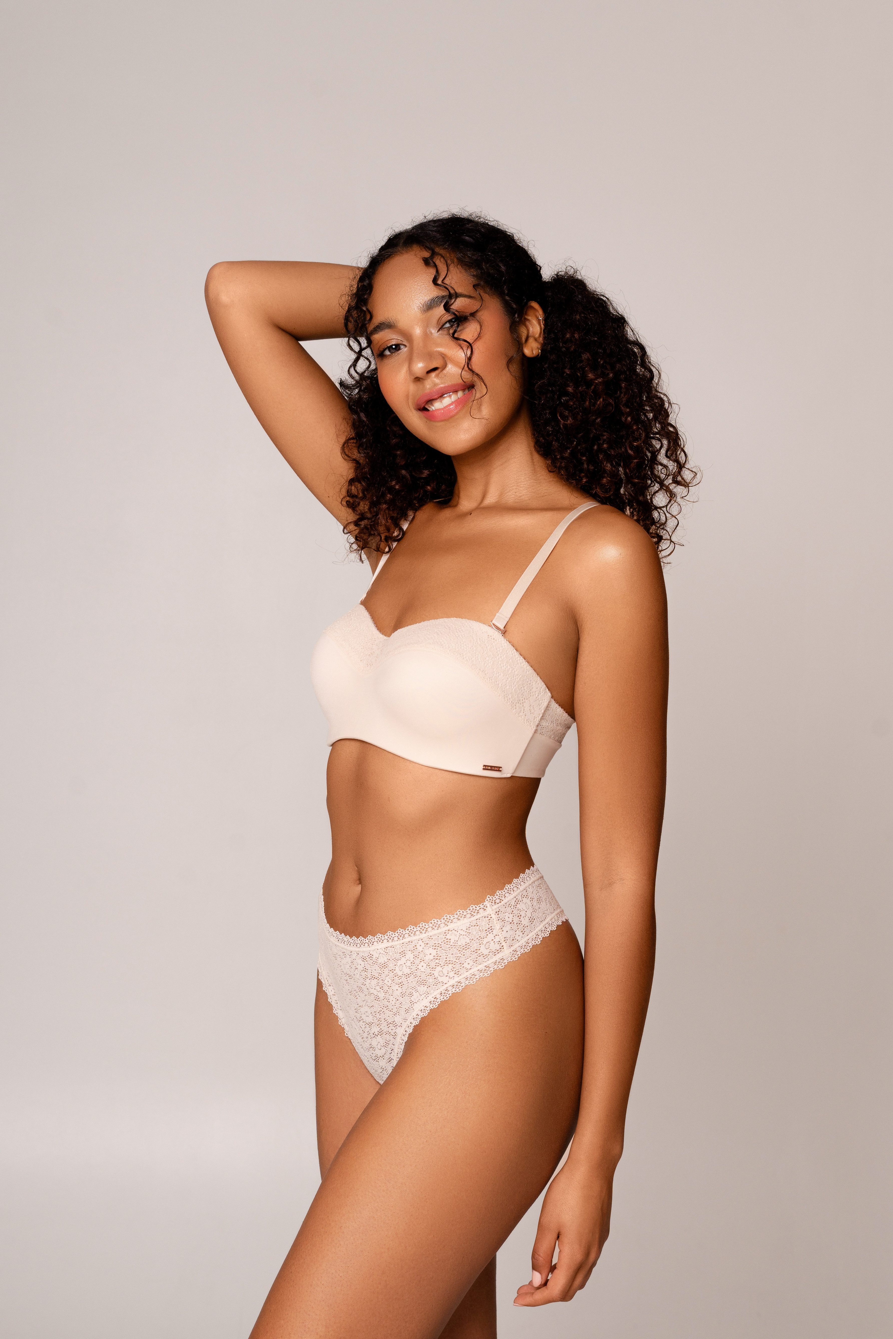 Royal Lounge Intimates Stringpanty String Joy Rundum Nahtlos,Softstretch Bändchen in Taille,Bein. Fumee