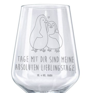 Mr. & Mrs. Panda Rotweinglas Pinguin umarmen - Transparent - Geschenk, Weinglas mit Gravur, Paar, Premium Glas, Stilvolle Gravur