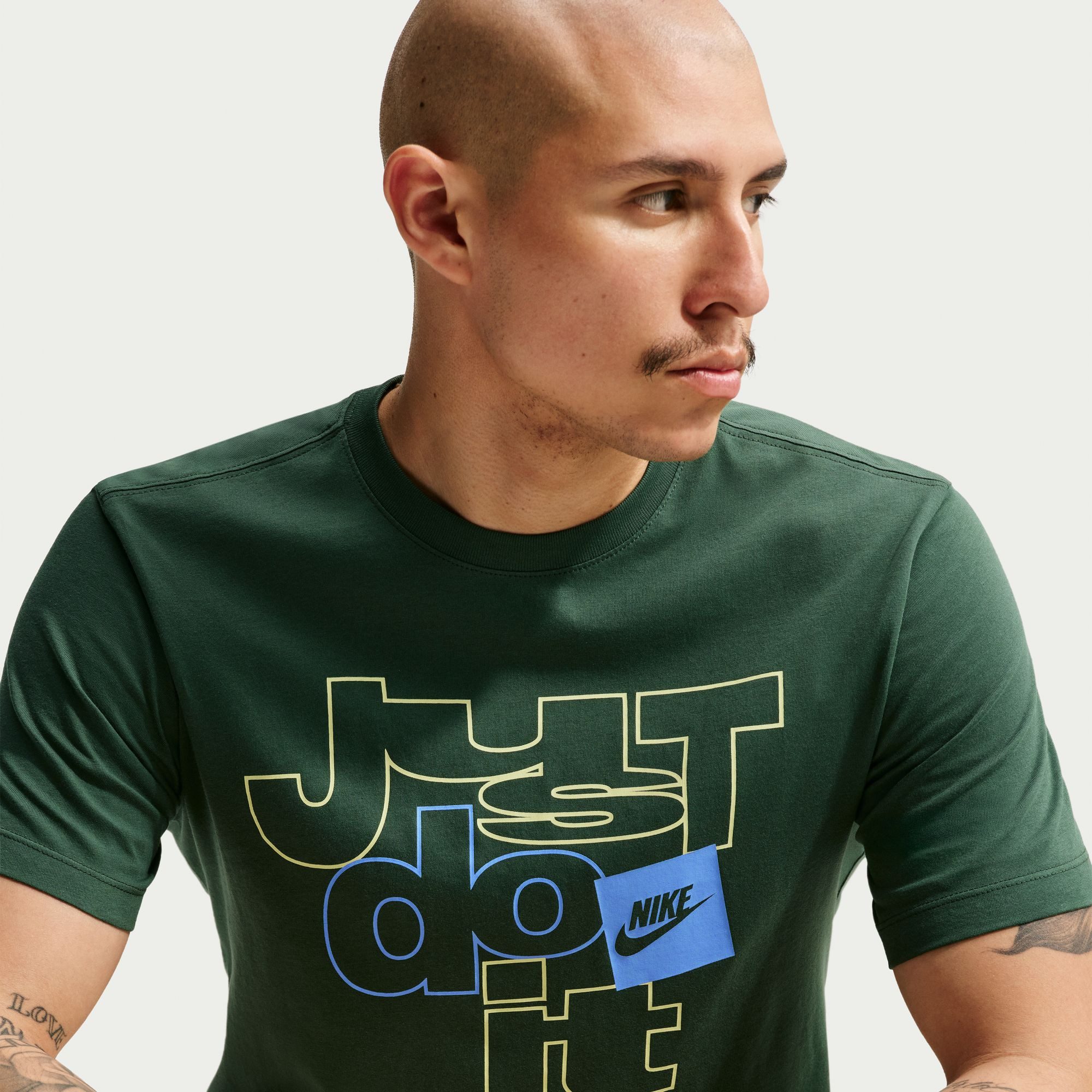 Nike Sportswear T-Shirt Nike Sportswear T-Shirt mit Rundhalsausschnitt, normale Schnittform, auch in großen Größen