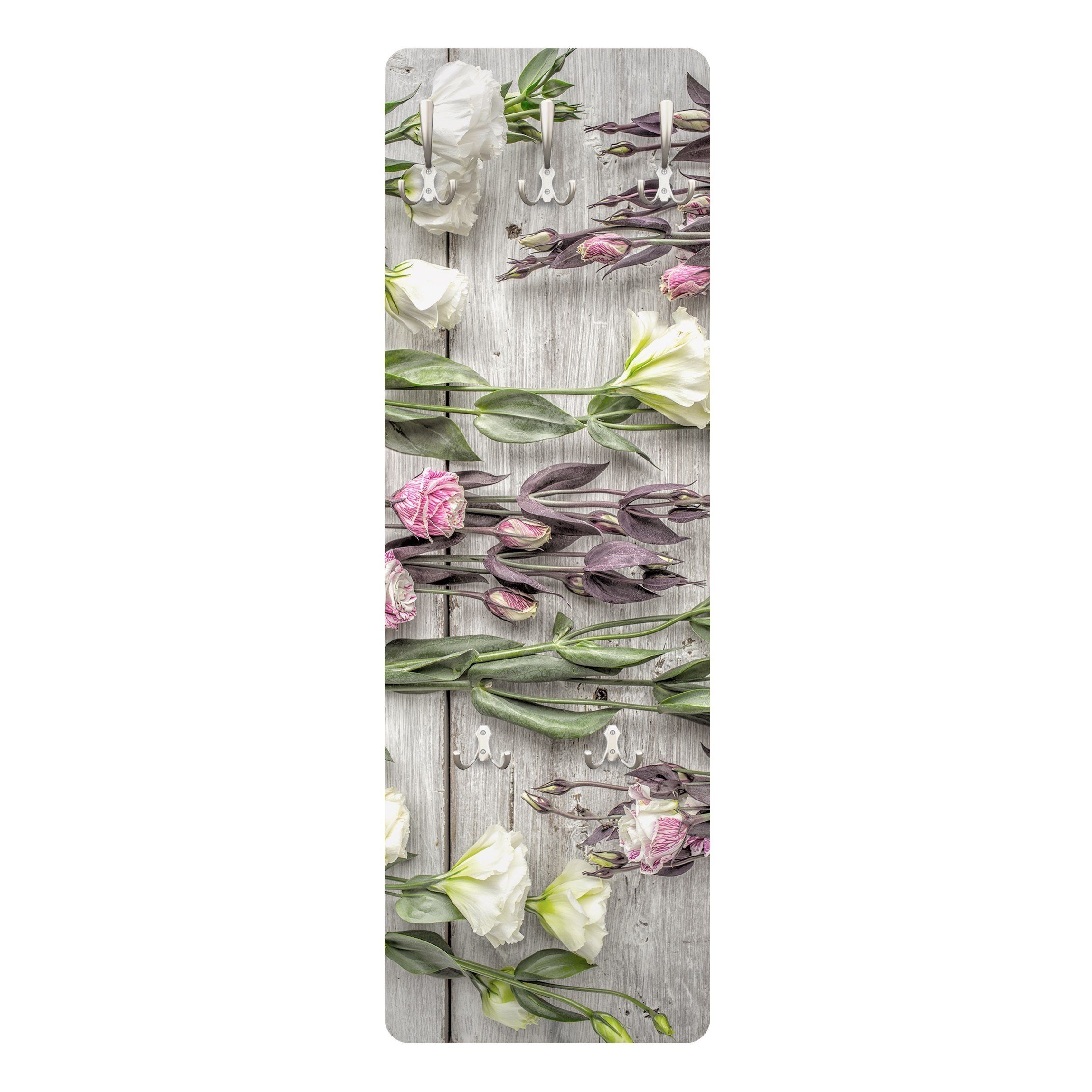 Bilderdepot24 Garderobenpaneel pastell Blumen Floral Holzoptik Retro Vintage Shabby Rosen auf Holz (ausgefallenes Flur Wandpaneel mit Garderobenhaken Kleiderhaken hängend), moderne Wandgarderobe - Flurgarderobe im schmalen Hakenpaneel Design