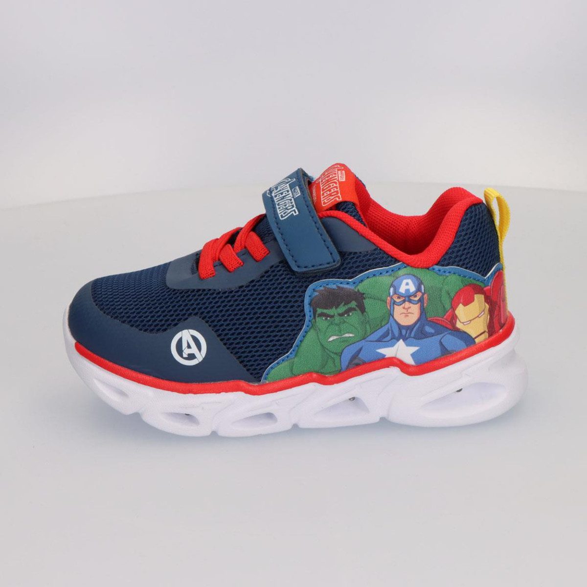 The AVENGERS Kinder Schuhe mit Licht Sportschuhe Freizeitschuhe sportliche Schuhe Sneaker (Packung)