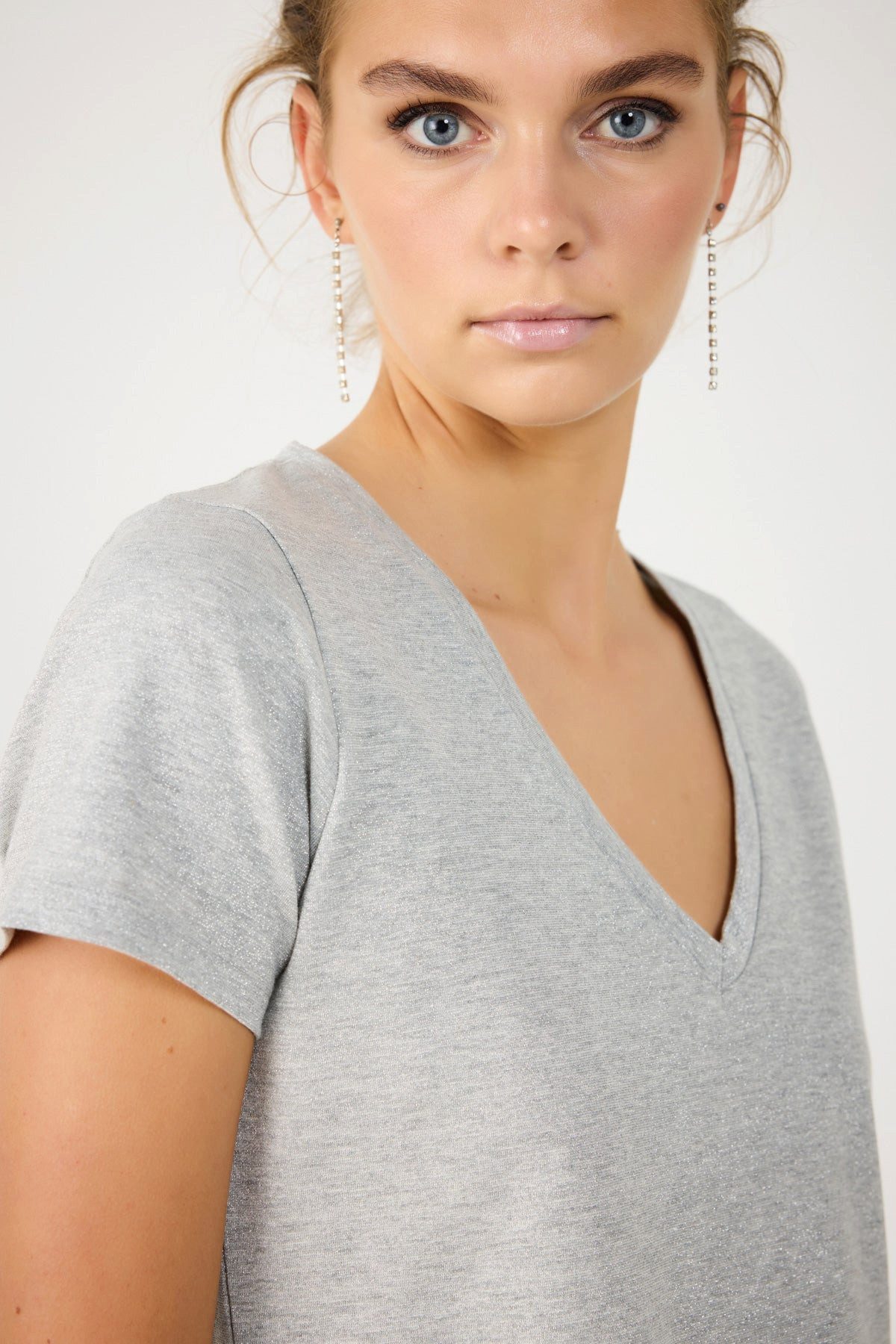 No Matter What T-Shirt Glänzendes Basic-T-Shirt mit V-Ausschnitt