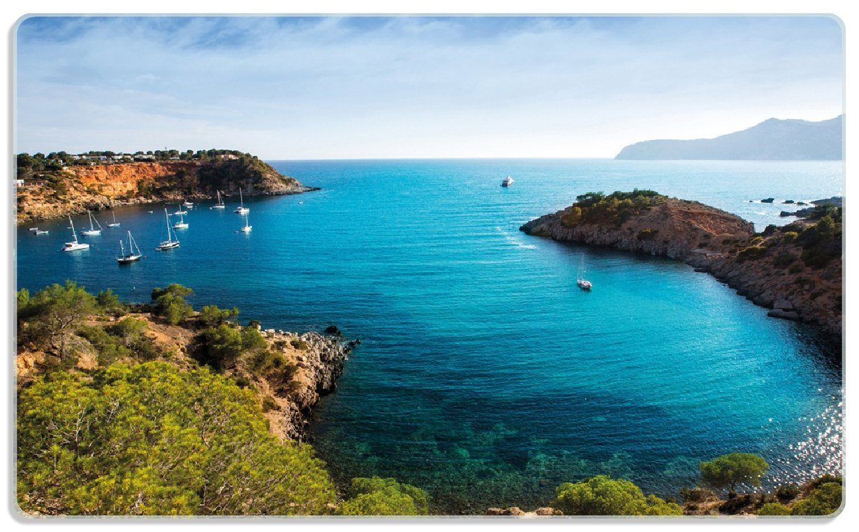 Wallario Frühstücksbrett Ibiza - Blick von einer Bucht aufs Meer, ESG-Sicherheitsglas, (inkl. rutschfester Gummifüße 4mm, 1-St), 14x23cm