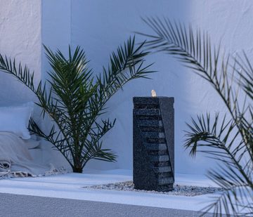Dehner Gartenbrunnen Riva mit LED-Beleuchtung, 56 x 18 x 18 cm, Granit, 18 cm Breite, massive Granitsäule, Wasserspiel inkl. LED-Beleuchtung, Pumpe, Trafo
