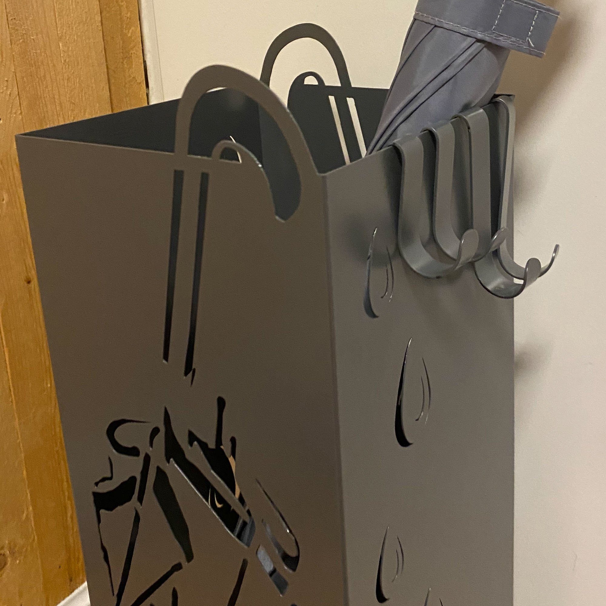 UNUS HOME Schirmständer mit Abtropfschale, Regenschirm-Dekor (49x116x16cm (HxBxB), Metall 4 Haken, Regenschirmständer, Regenschirmhalter, Schirmständer