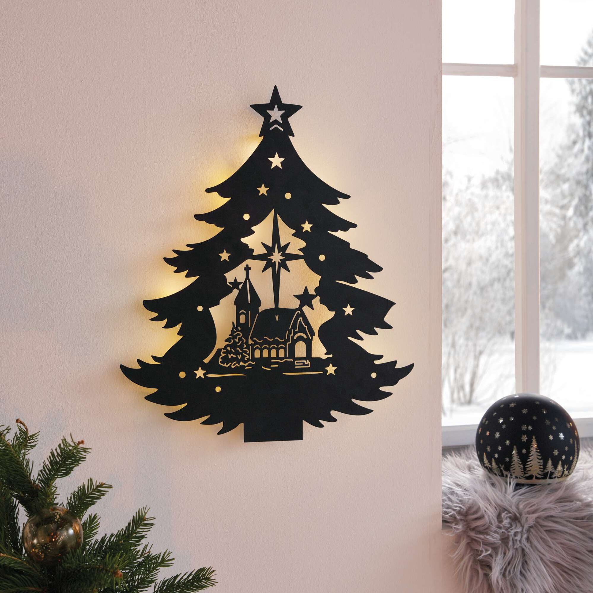 Dekoleidenschaft Wanddekoobjekt "Weihnachtsbaum" LED Wanddeko Metall schwarz, 38x44 cm, Weihnachtsdeko, Winterdeko mit Timer