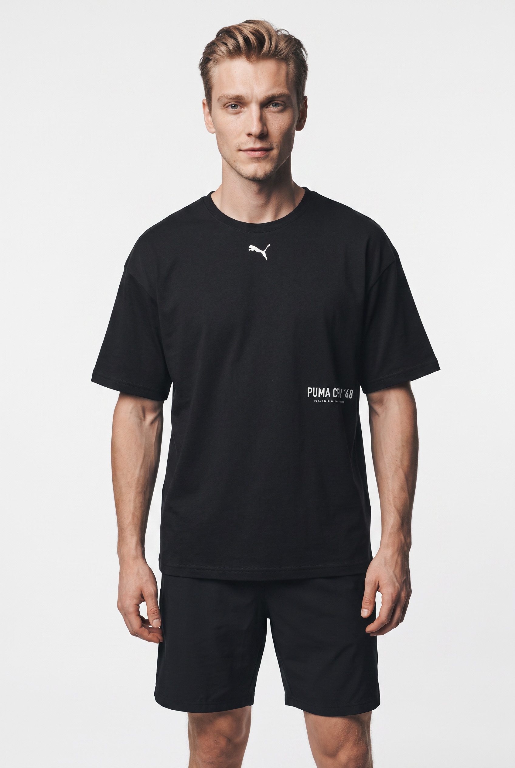 PUMA Trainingsshirt M GRAPHIC OVERSIZE TEE Kurzarm-Design, sportlicher Stil, atmungsaktiv, schnell trocknend