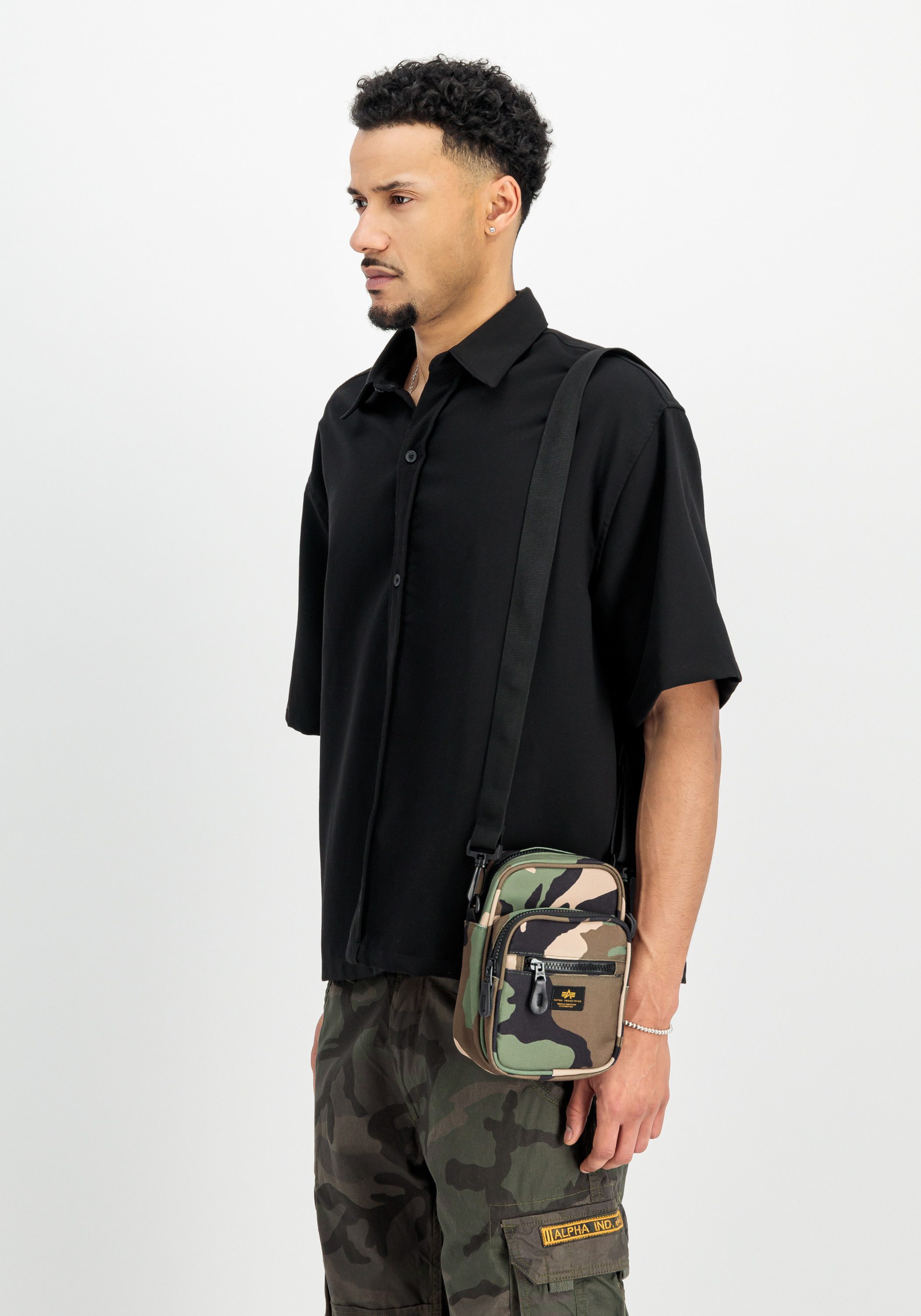 Alpha Industries Umhängetasche Label Messenger Bag S