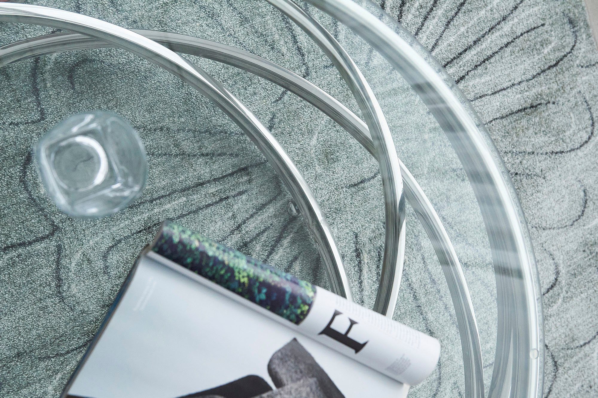 SalesFever Couchtisch mit Design-Gestell in Stainless Steel für stilvolles Wohnen, Gestell gefertigt aus rostfreiem Edelstahl