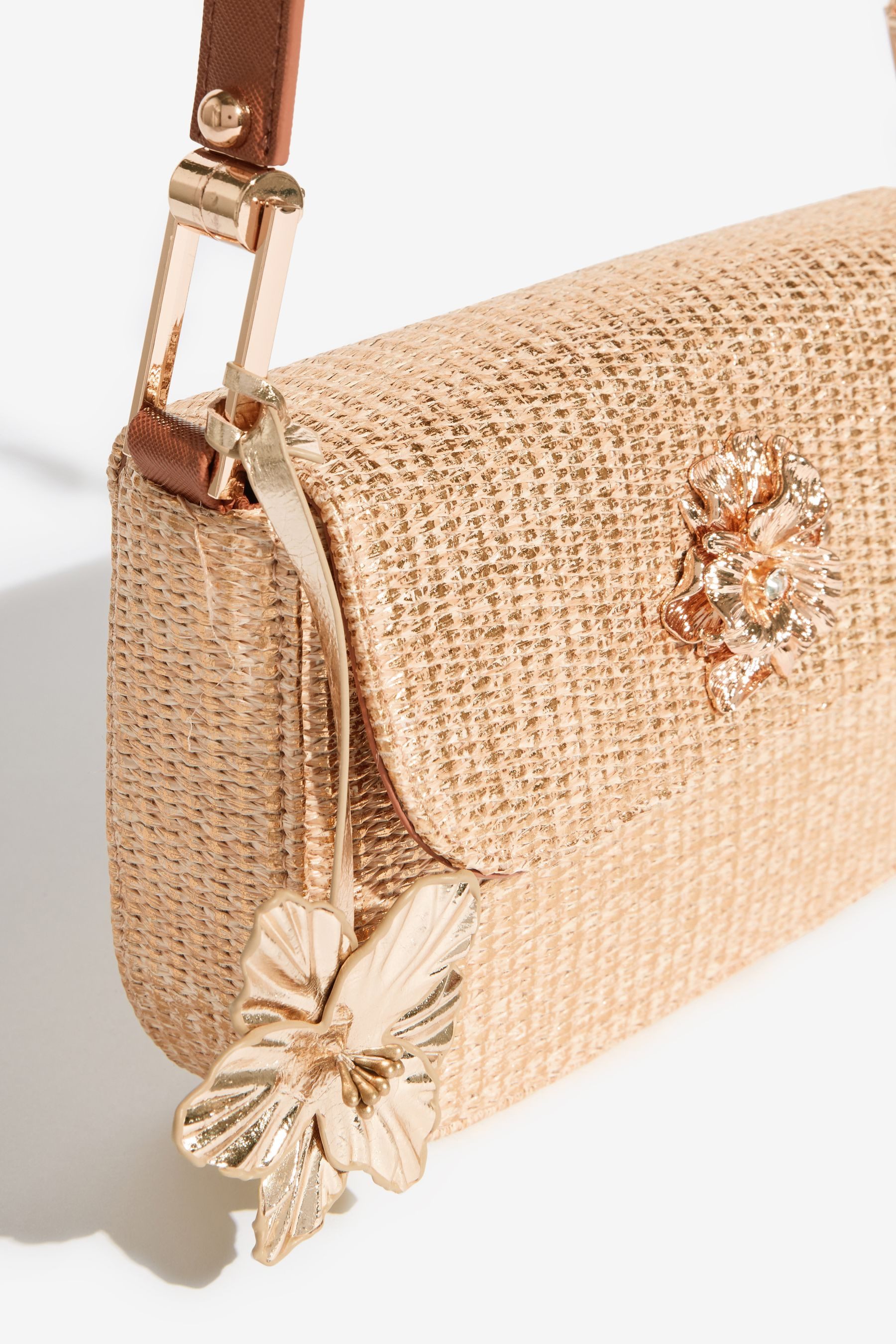 LIPSY Schultertasche Lipsy Schultertasche mit Metallblumen (1-tlg)